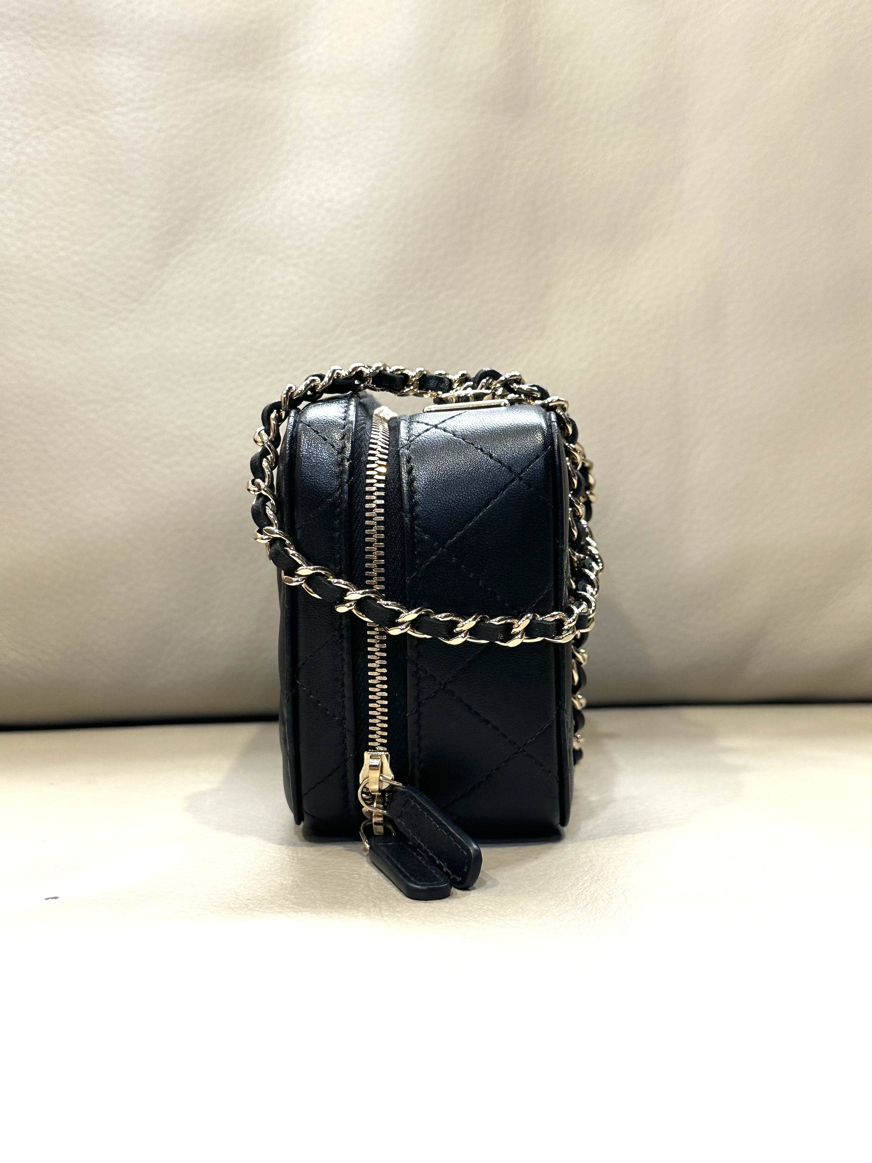 Pre-owned Chanel Pearl Crush Camera Bag / Product Code: 26040502