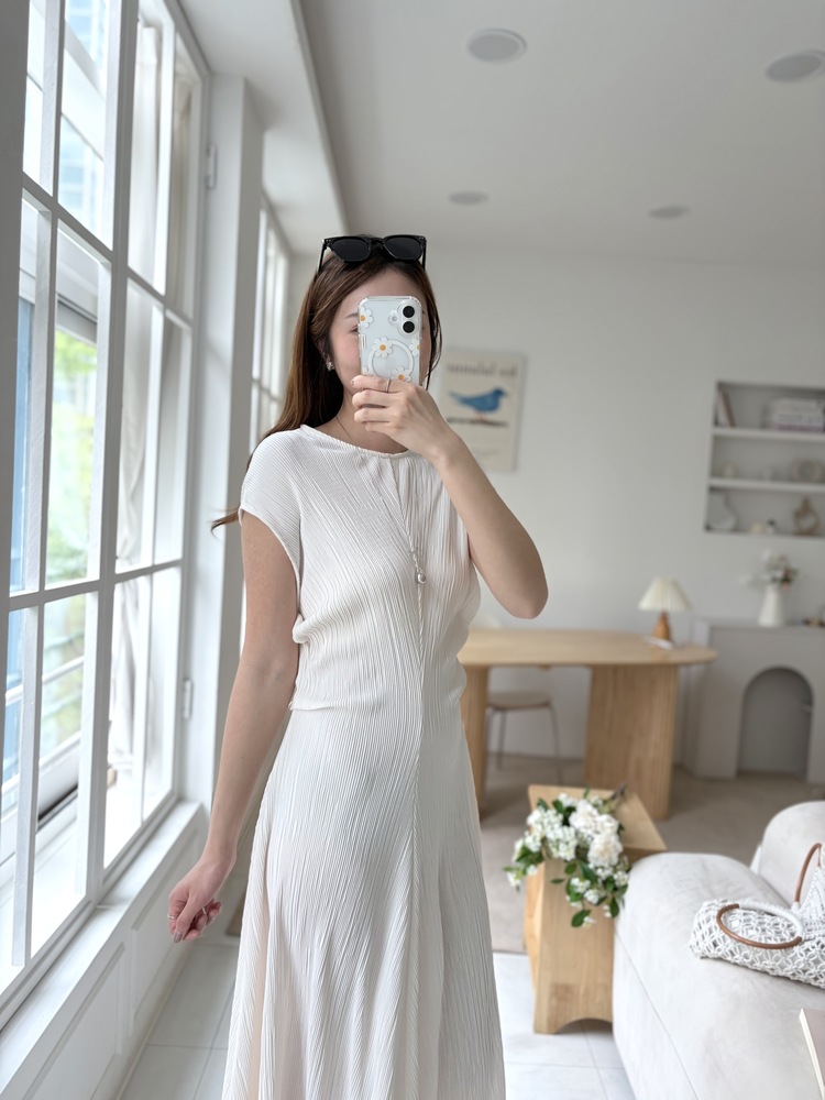 Elea Ribbed Flowy Dress (Ivory)