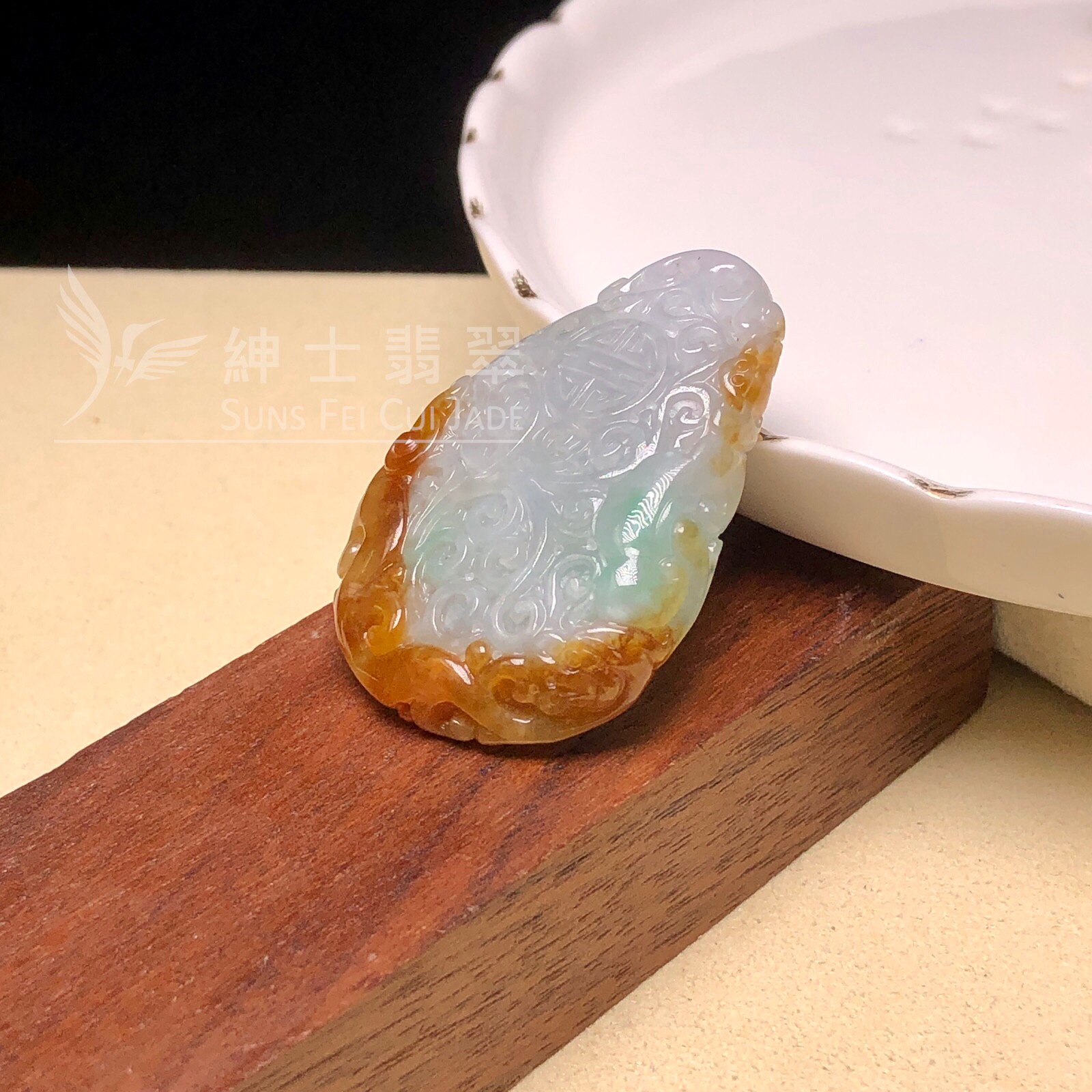 YK01139 翡飄翠復古雕花牌