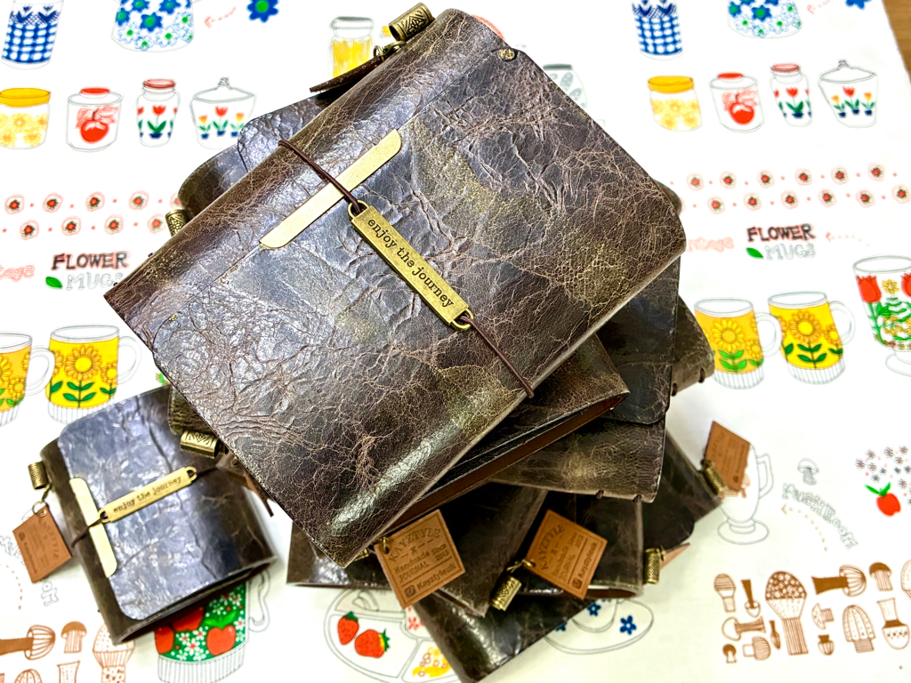 Write your story on something that lasts （3-fold)