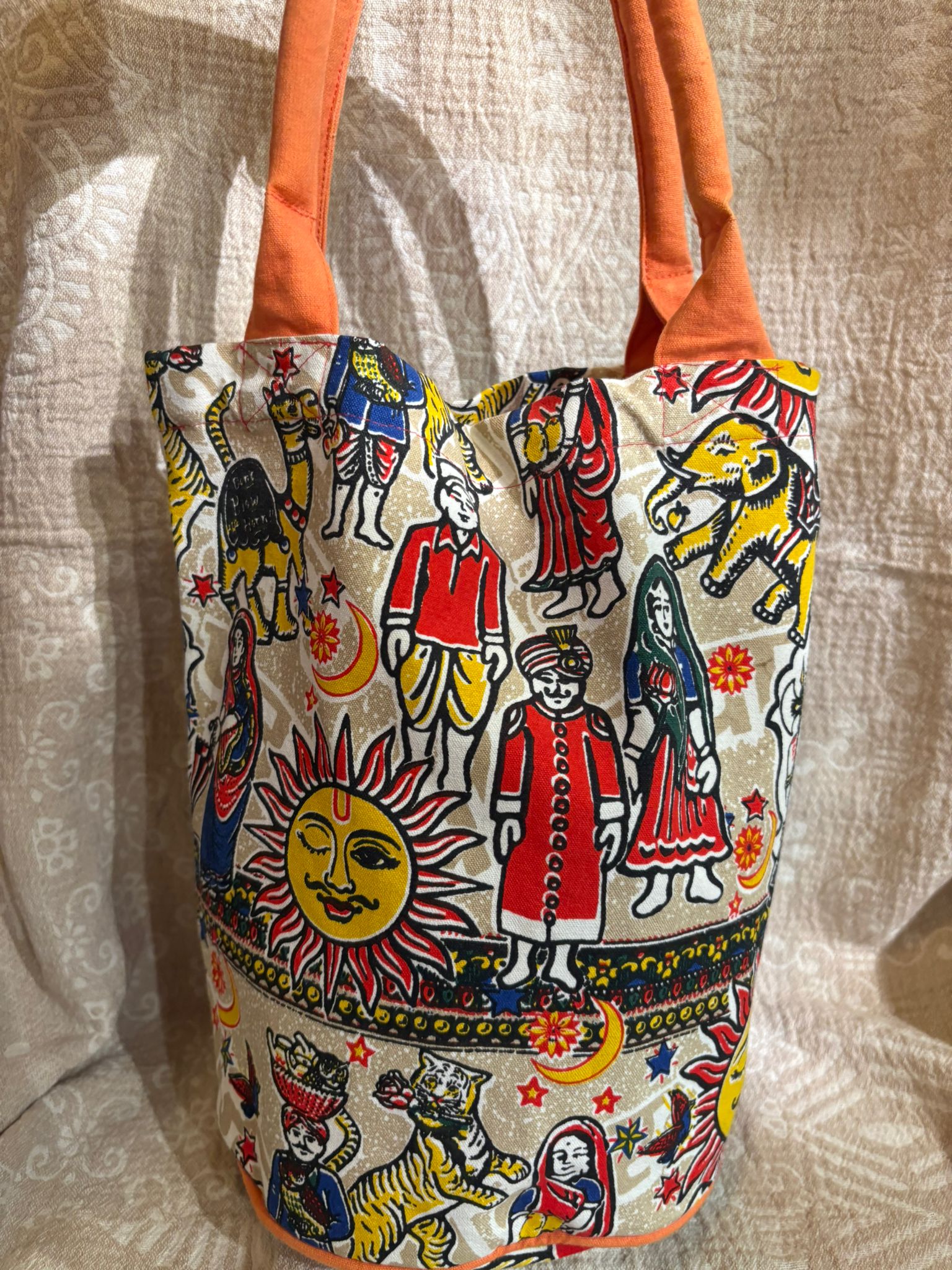 日本牌子Amina - 橙色埃及圖案印花手提水桶包