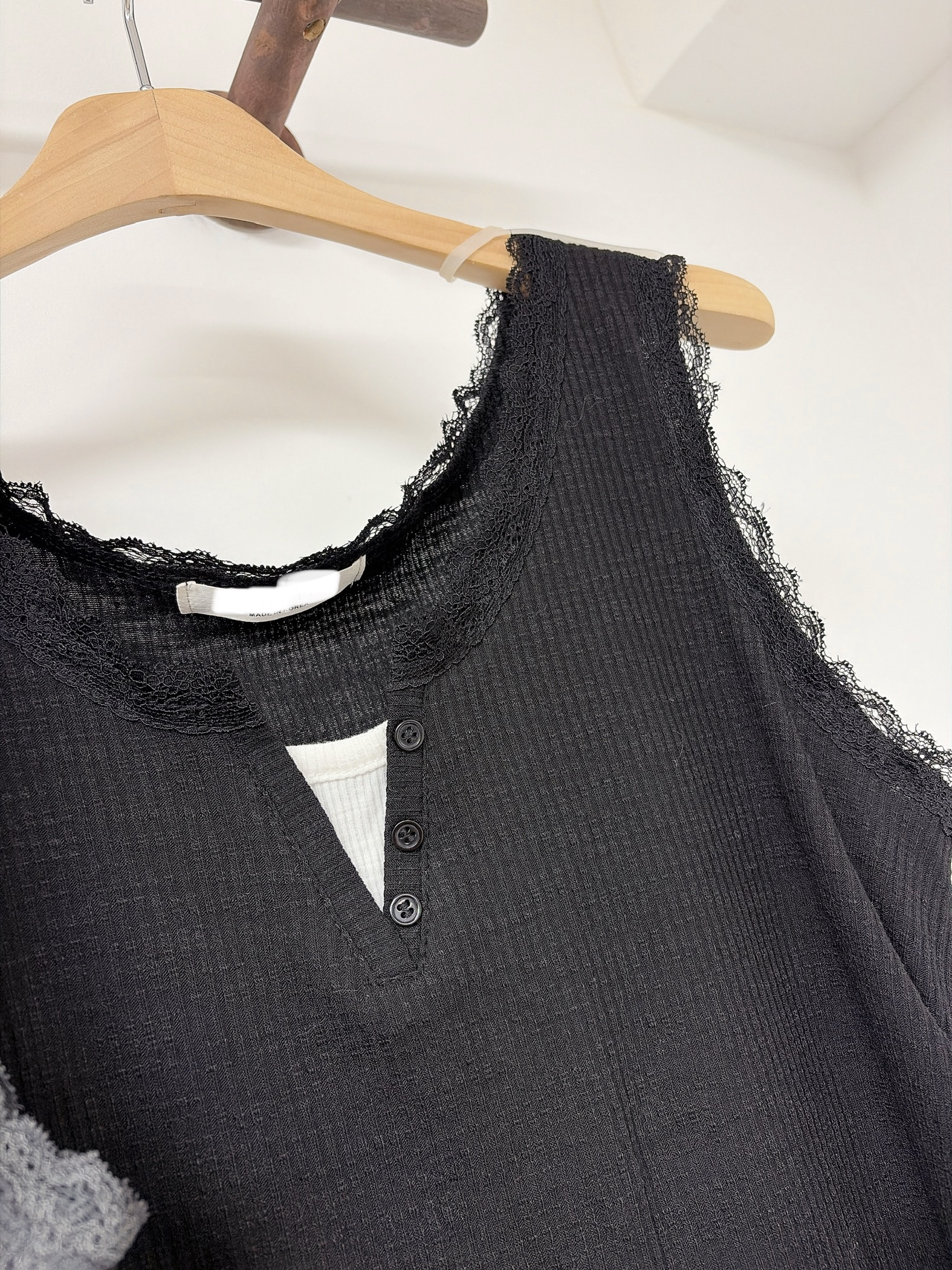 Lace 邊顯瘦背心