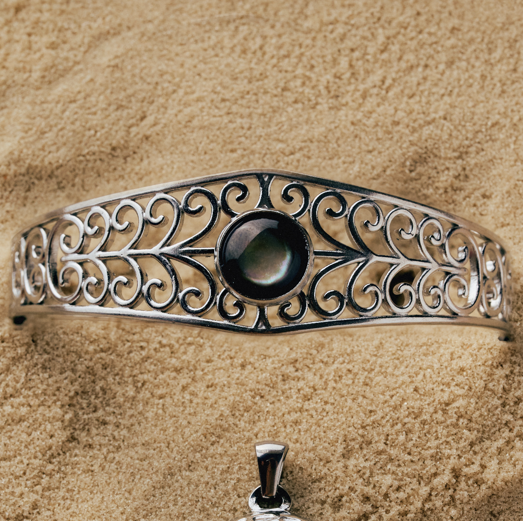Shell Bloom Bangle