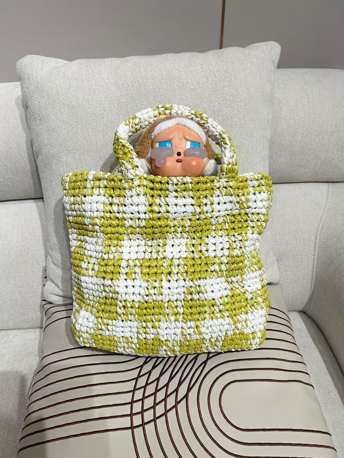 Prada Raffia bag 100%Authentic, 98%new ✅dust bag