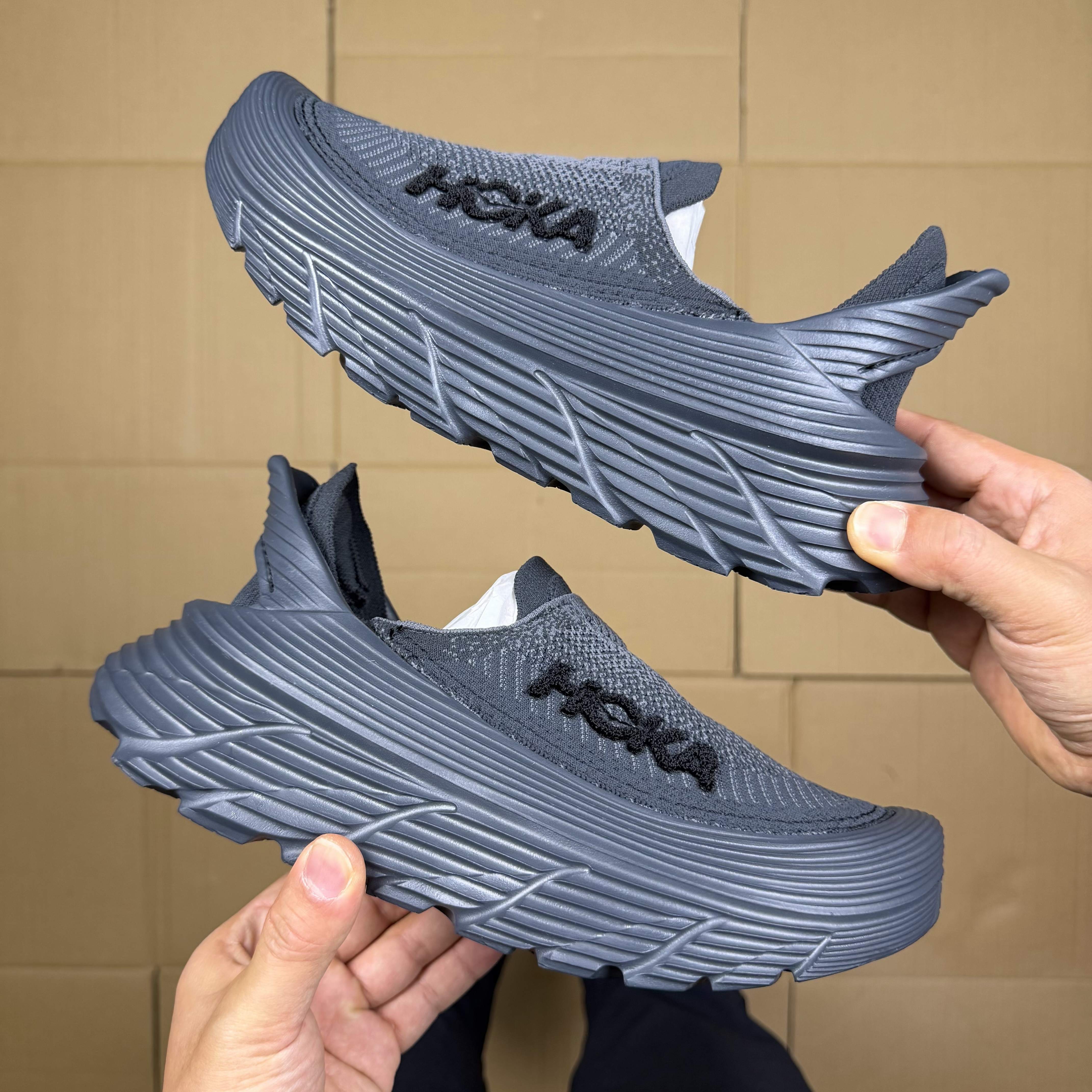 HOKA Restore TC
