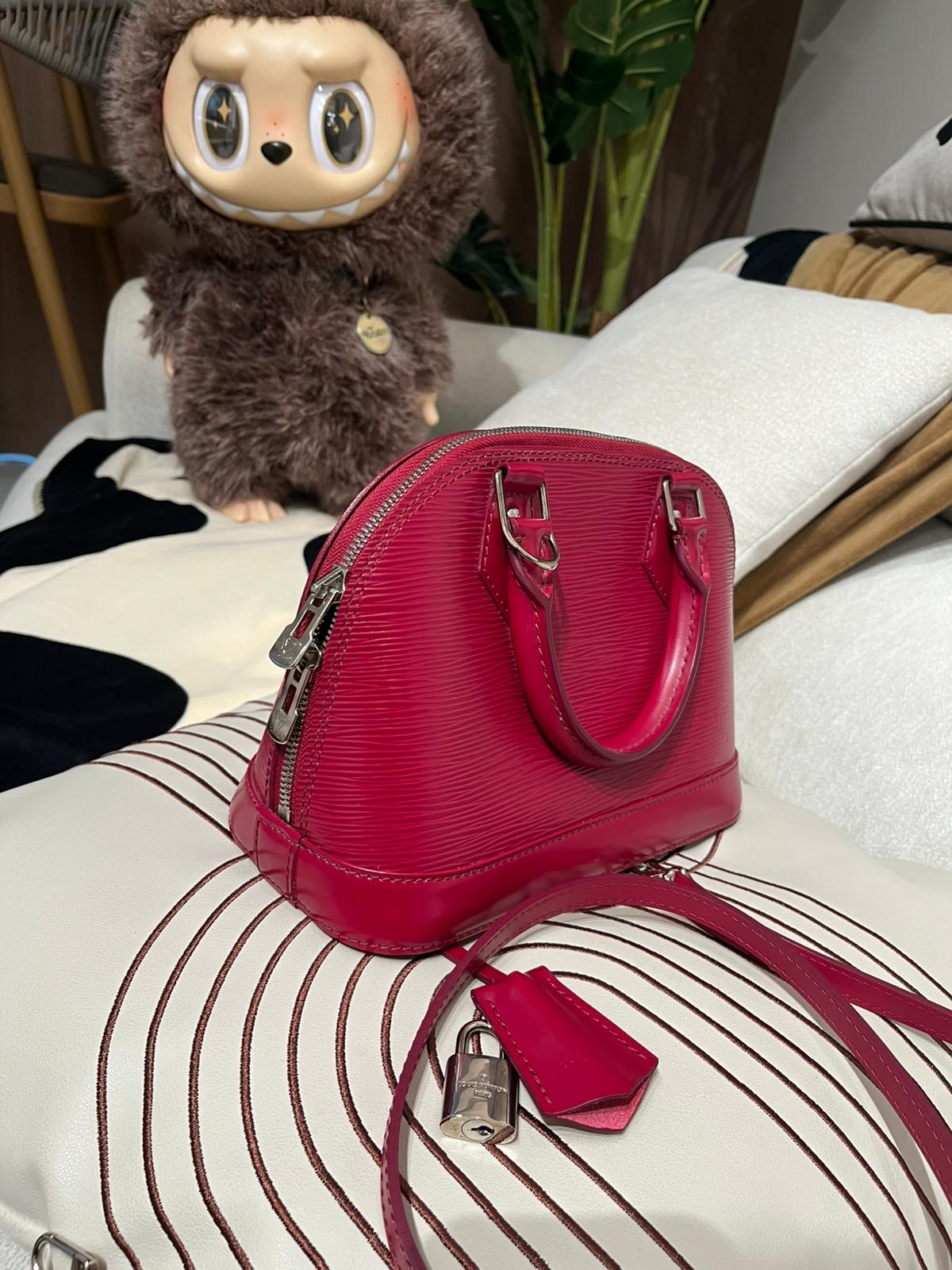 Lv alma bb epi leather  100%Authentic,98%new ✅key lockpad✅dust bag