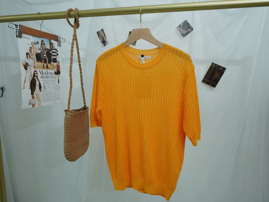 Bright Orange Knit Top with Half Sleeves ‖ 亮橙色镂空针织五分袖上衣 KR01151102