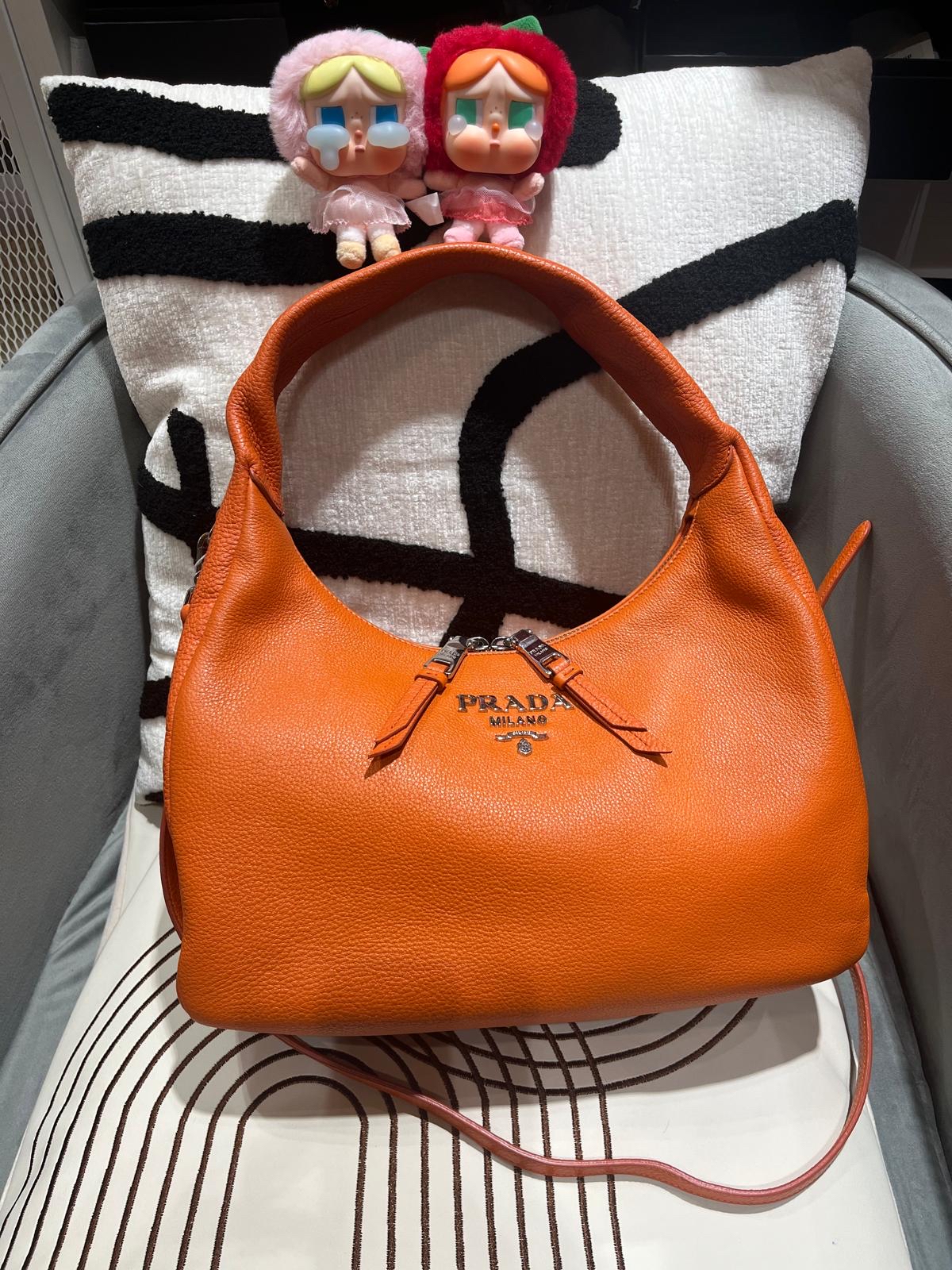 Prada hobo bag 2way calfskin 1BC133 Crossbody bag 100%Authentic,98%new ✅nfc ✅dust bag ✅strap 