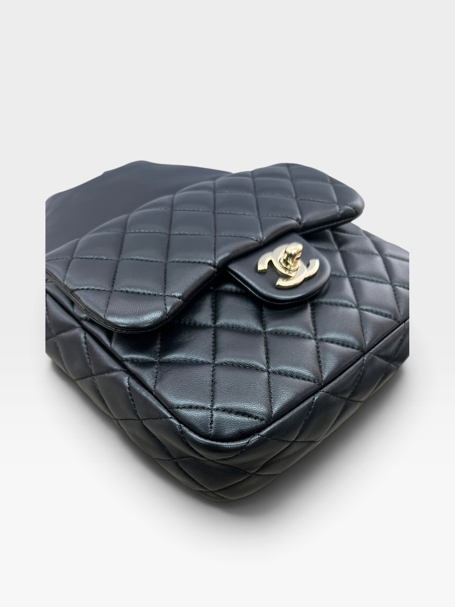 Pre-Owned Chanel Lambskin Quilted In Seoul Backpack / Product Code: 102801