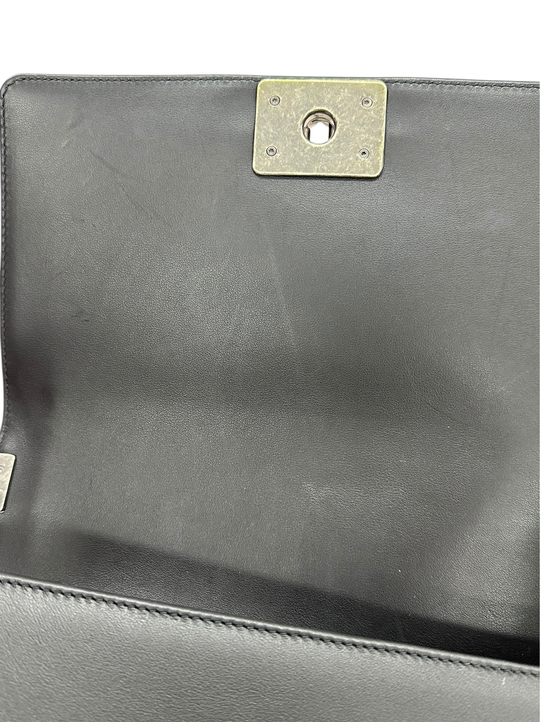 Pre-owned Chanel Boy 25 Flap Bag Calfskin / Product Code: 082107
