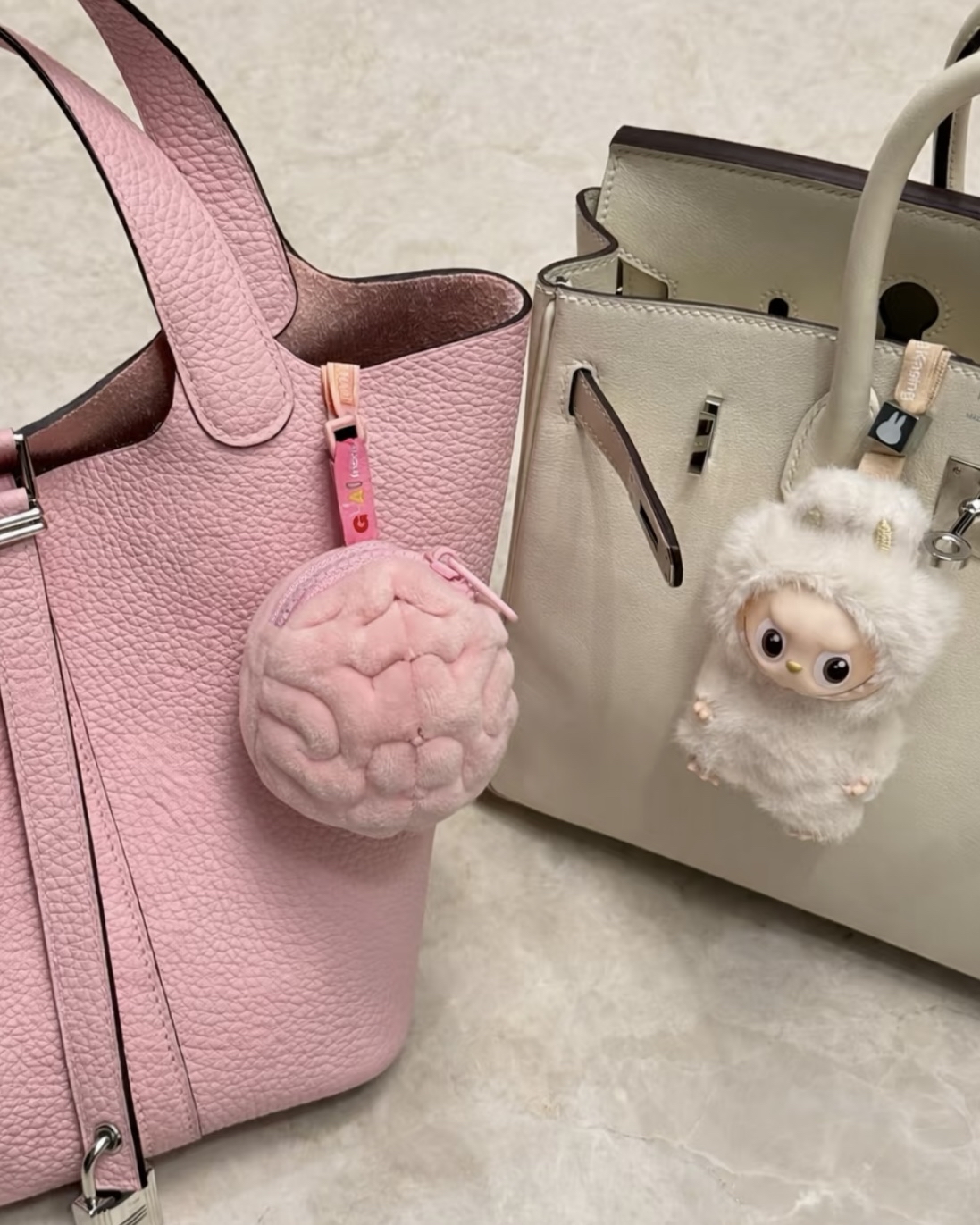 怪美的粉紅外接大腦包 / 掛件