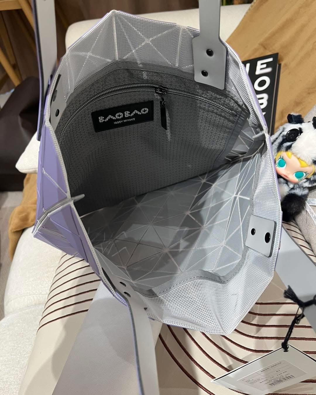 全新 Issey Miyake baobao tote LUCENT ONE-TONE ,100%Authentic ,unused全新未使用品 ✅收據  ✅證書✅dust bag