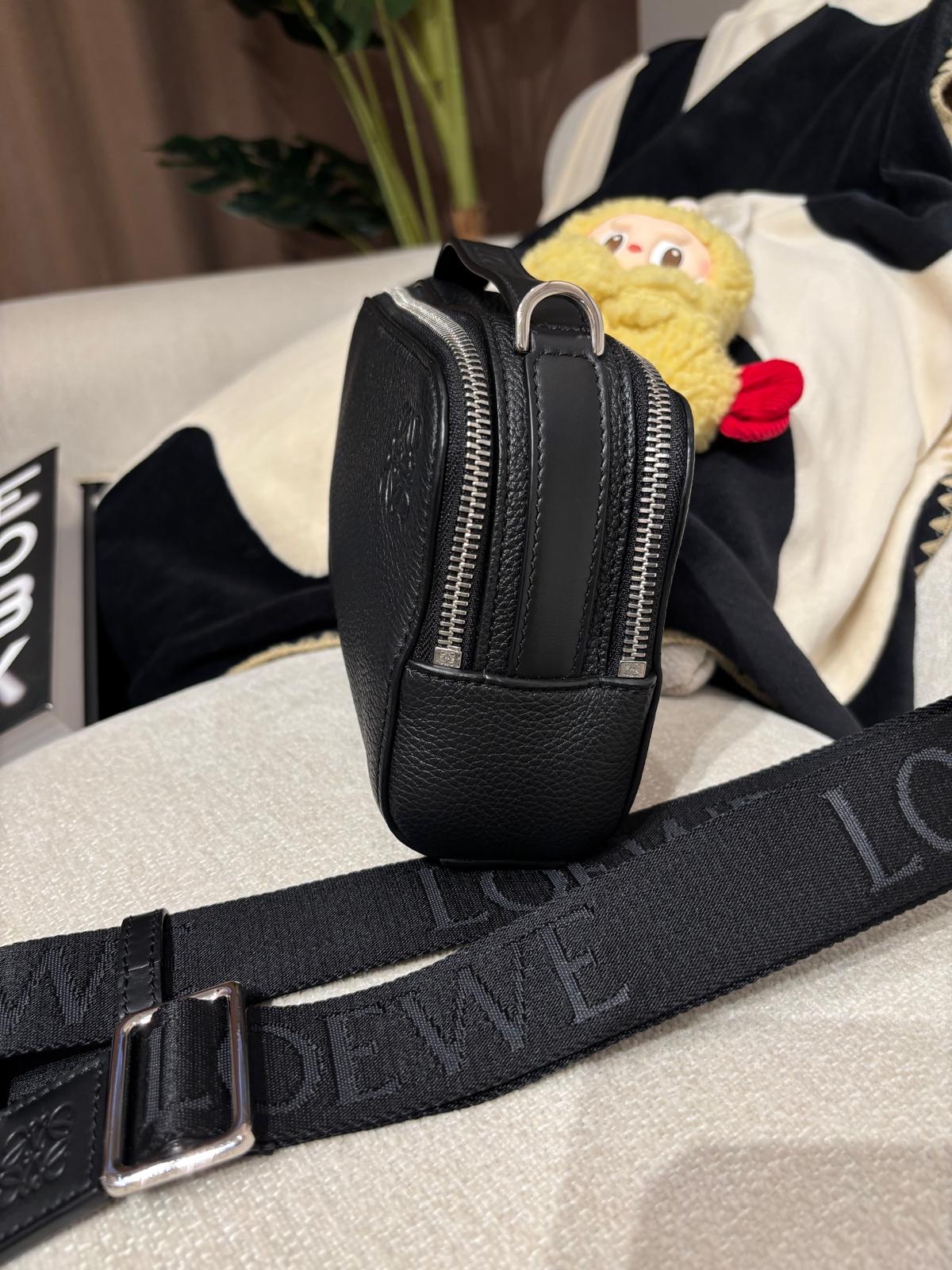 Loewe camera bag calfskin 100%Authentic, 98%new ✅strap✅Dust bag