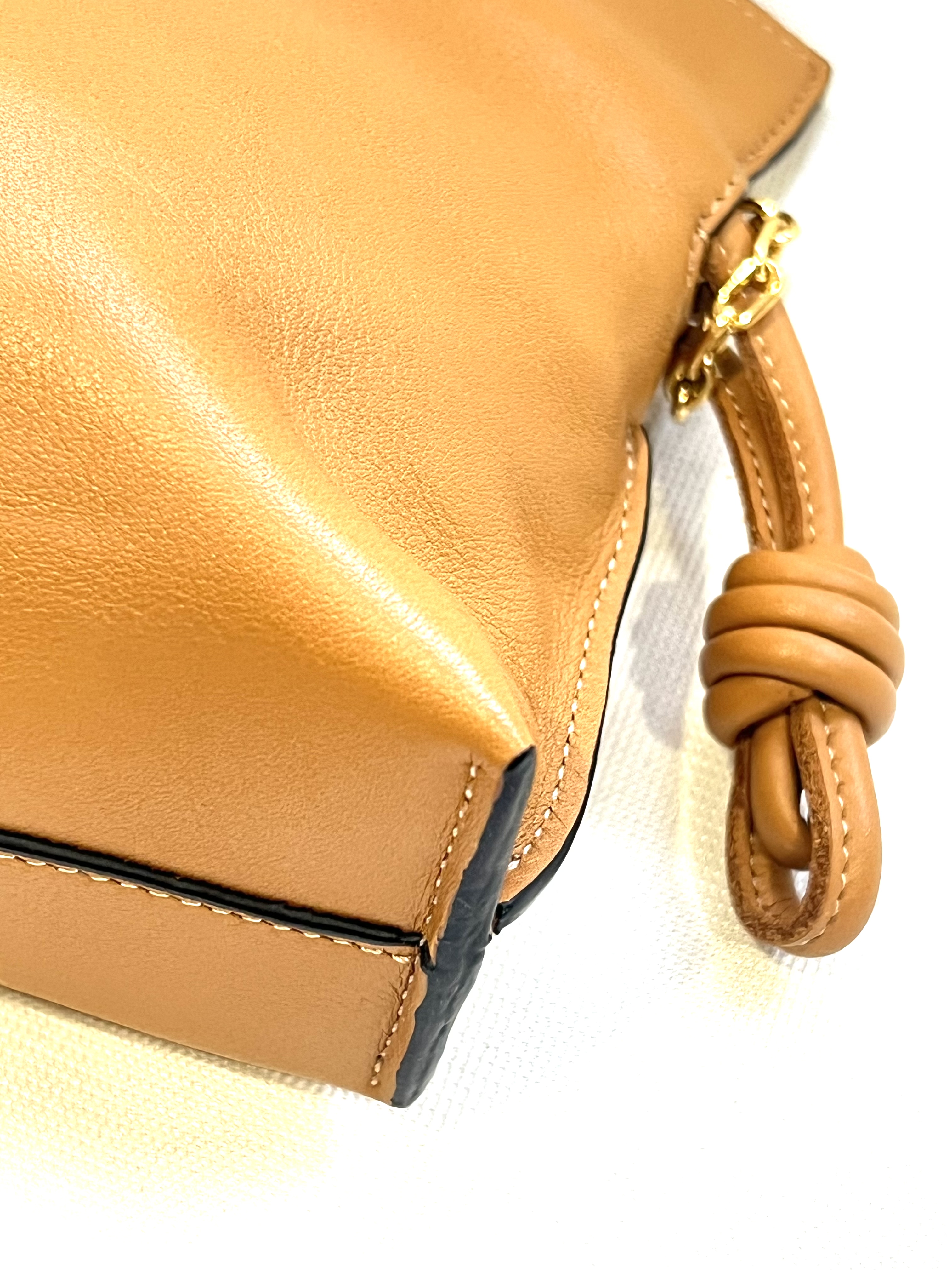 Pre-Owned LOEWE Nano Flamenco Leather Clutch / Product Code: 26041652