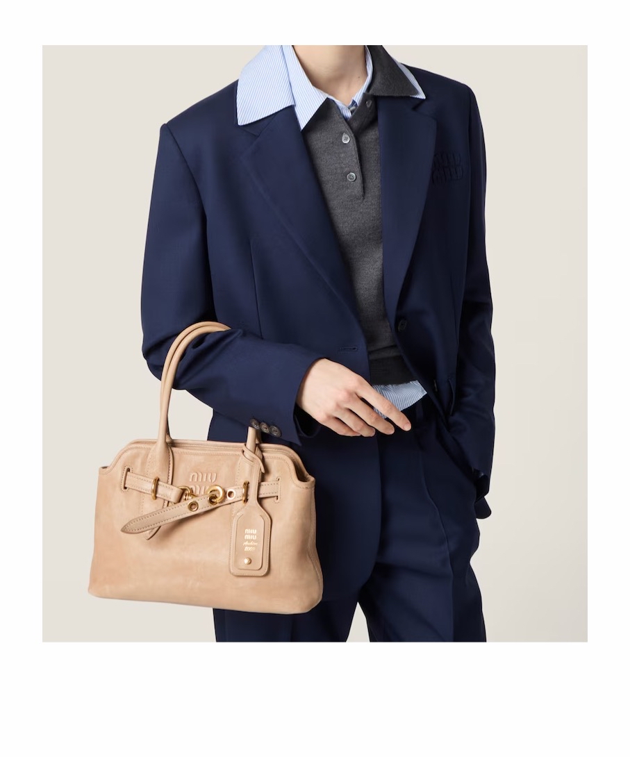 Miu Miu 女士 Aventure 單肩包均碼碼30cm*10cm*22cm