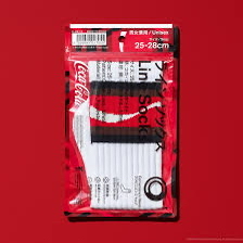 日本直送 FIFA正式到來🔥  中筒線襪—可口可樂｜ CONVENIENCE WEAR × Coca-Cola 也宣布二度聯名啦！