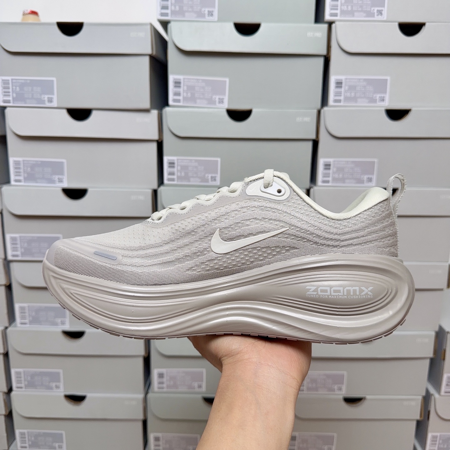 Nike Vomero Plus HV8150-001
