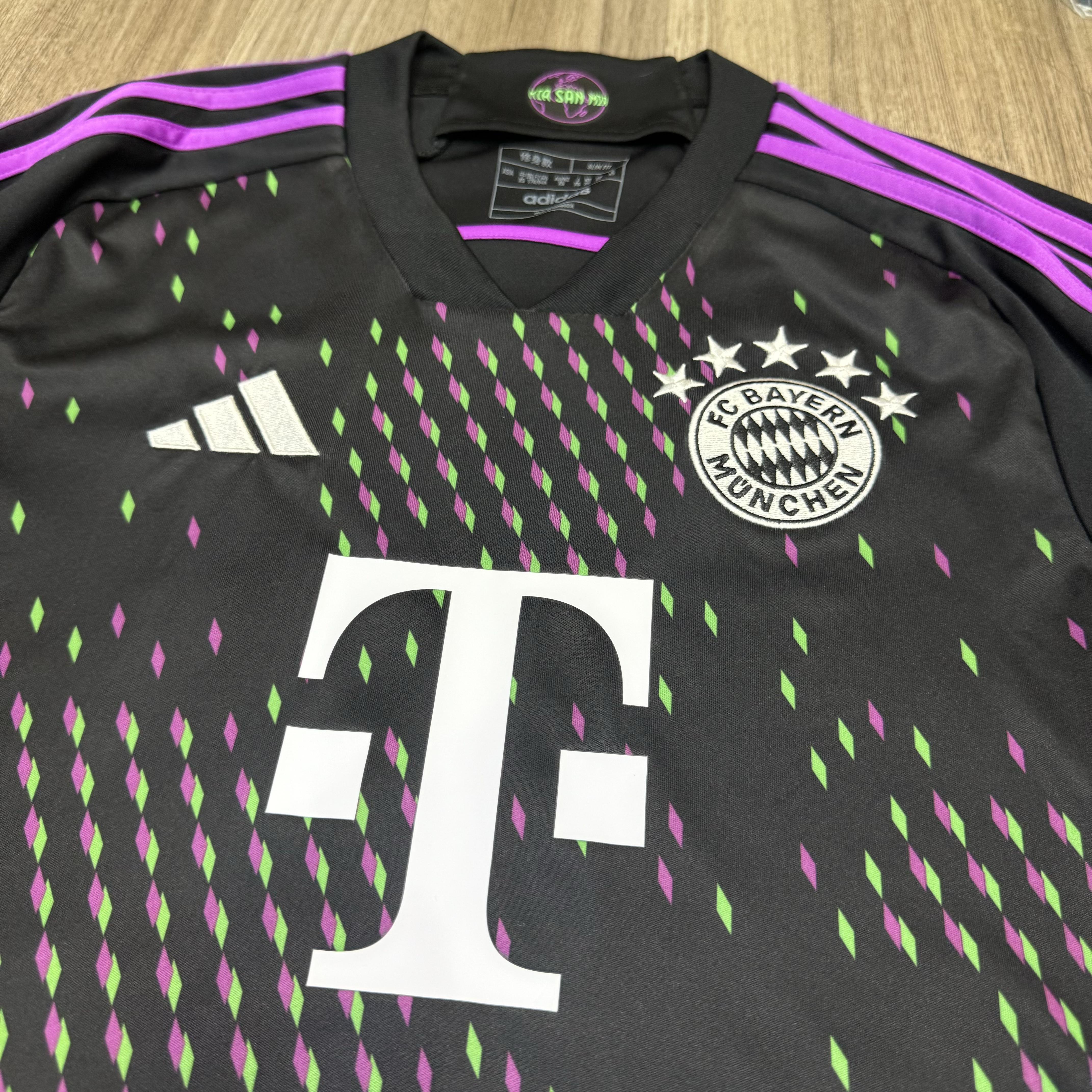 Bayern Munich 23/24 away shirt #25 Muller