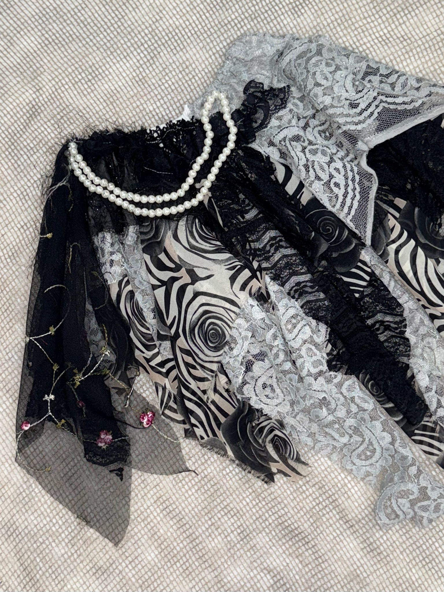 Fairy Grunge Pearls Mixed Remade Skirt [Black]