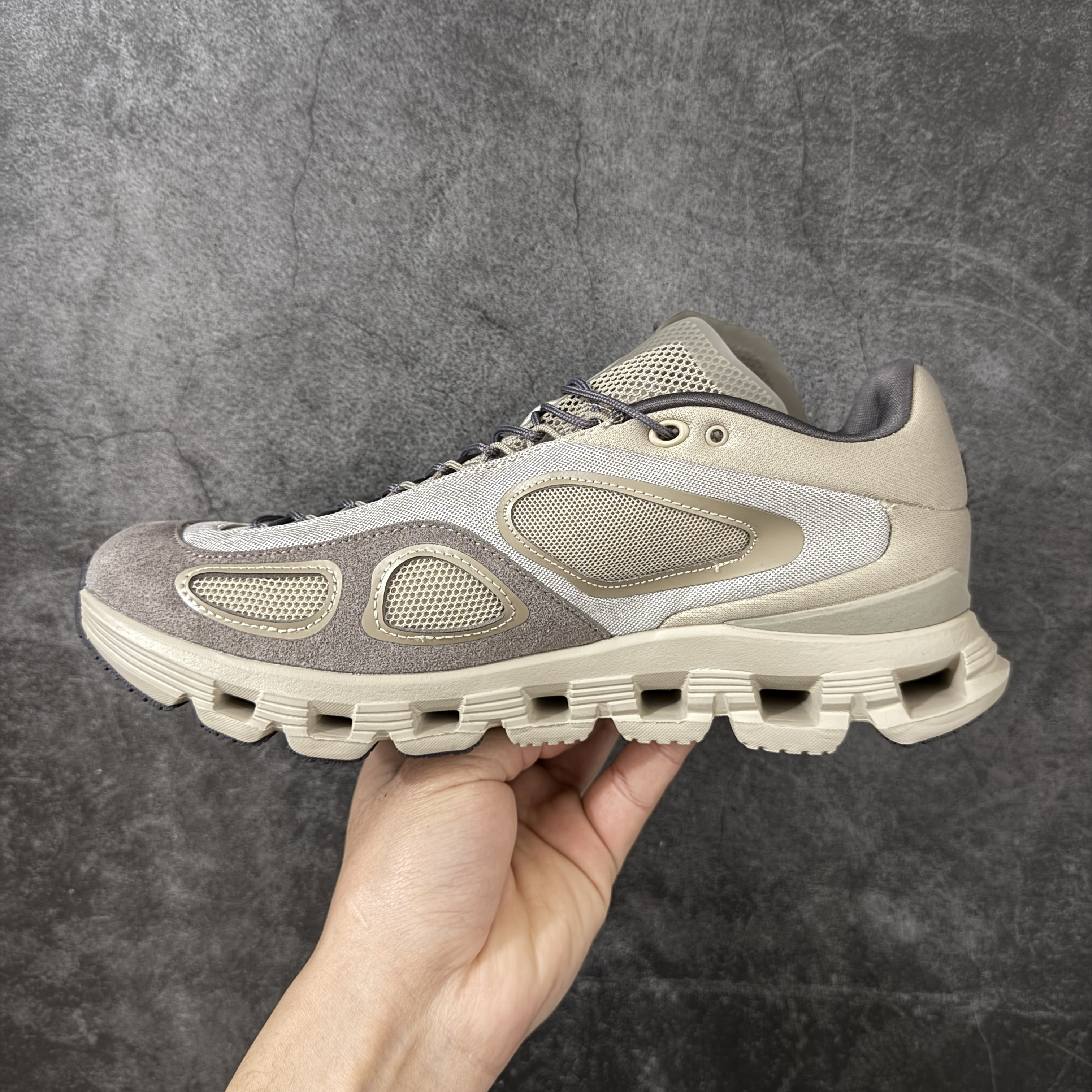 FKA twigs x On Running Cloud X 4