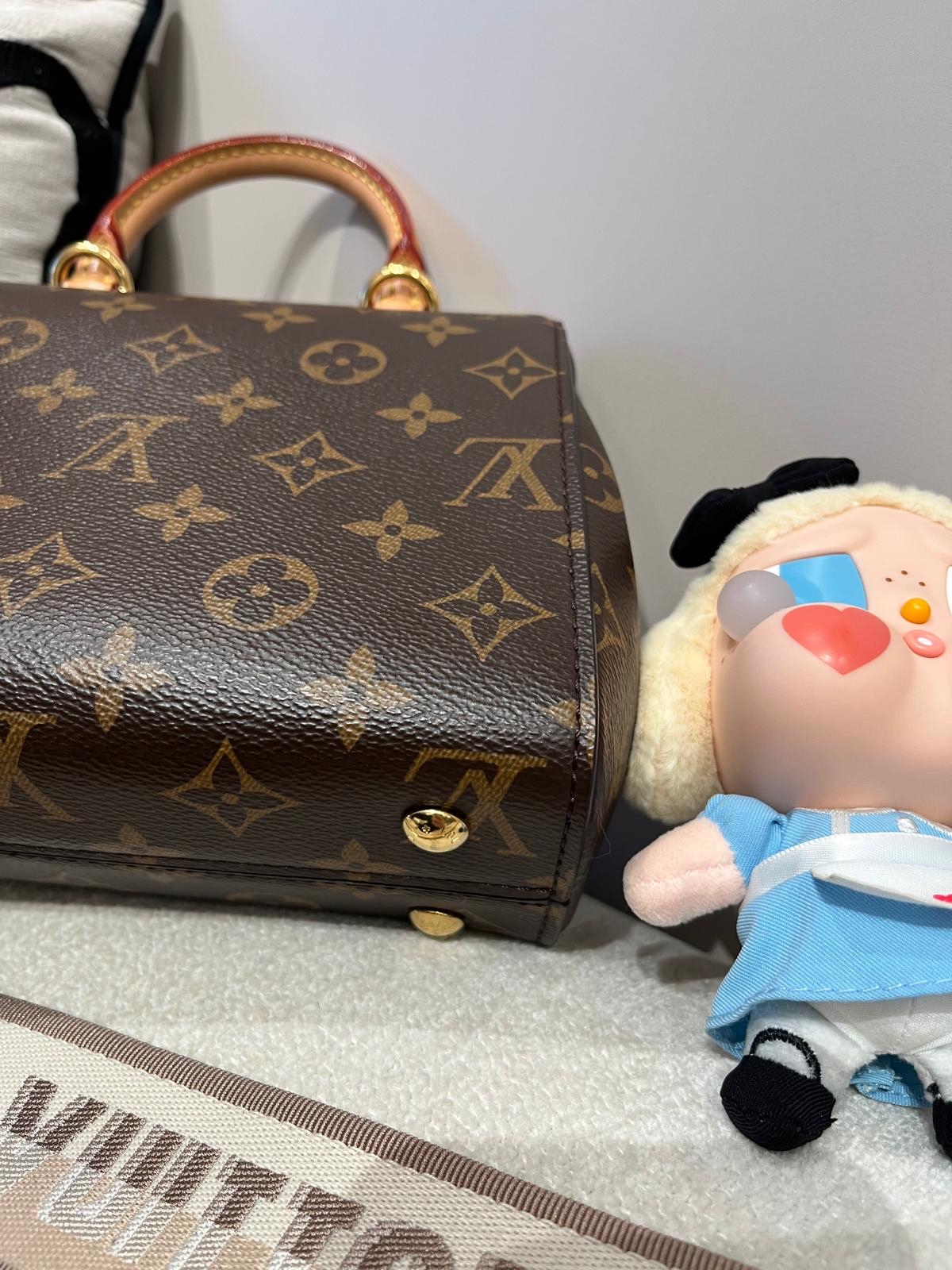 LV Cluny Mini Bag Monogram 100%Authentic, 98%New ✅Key Lock✅Dust bag 