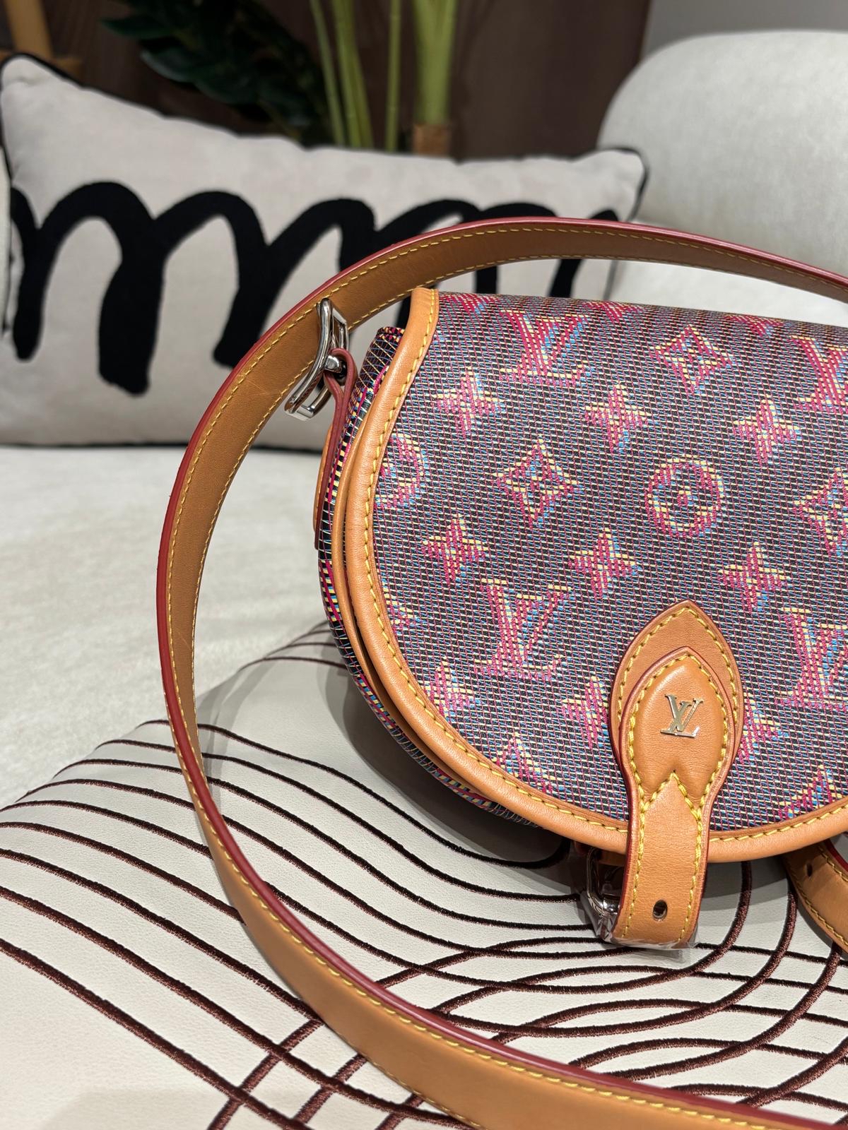 Lv tambourine 限量版 limited edition  100%Authentic ,unused ✅dust bag✅booklet✅box