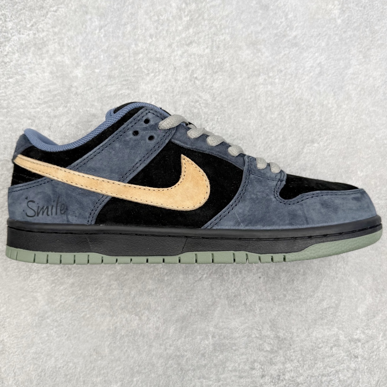 Nike SB Dunk Low
