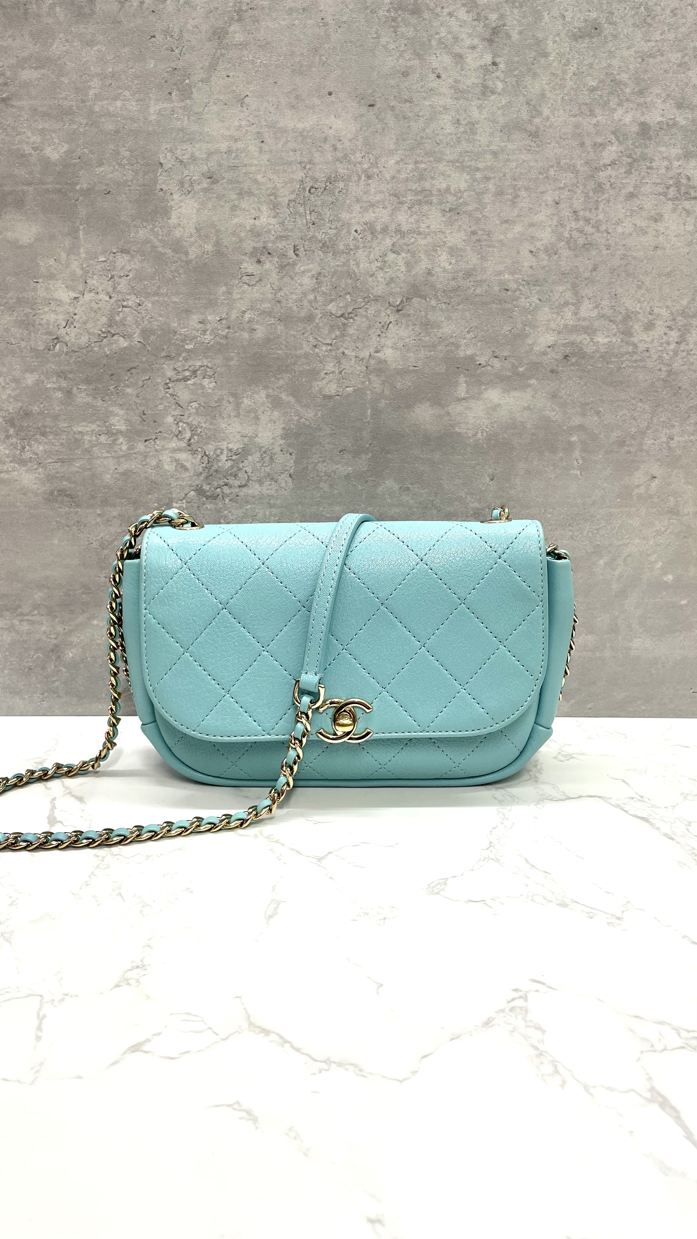 Pre-owned Chanel Tiffany blue crossbody bag/ Product Code: 2491312