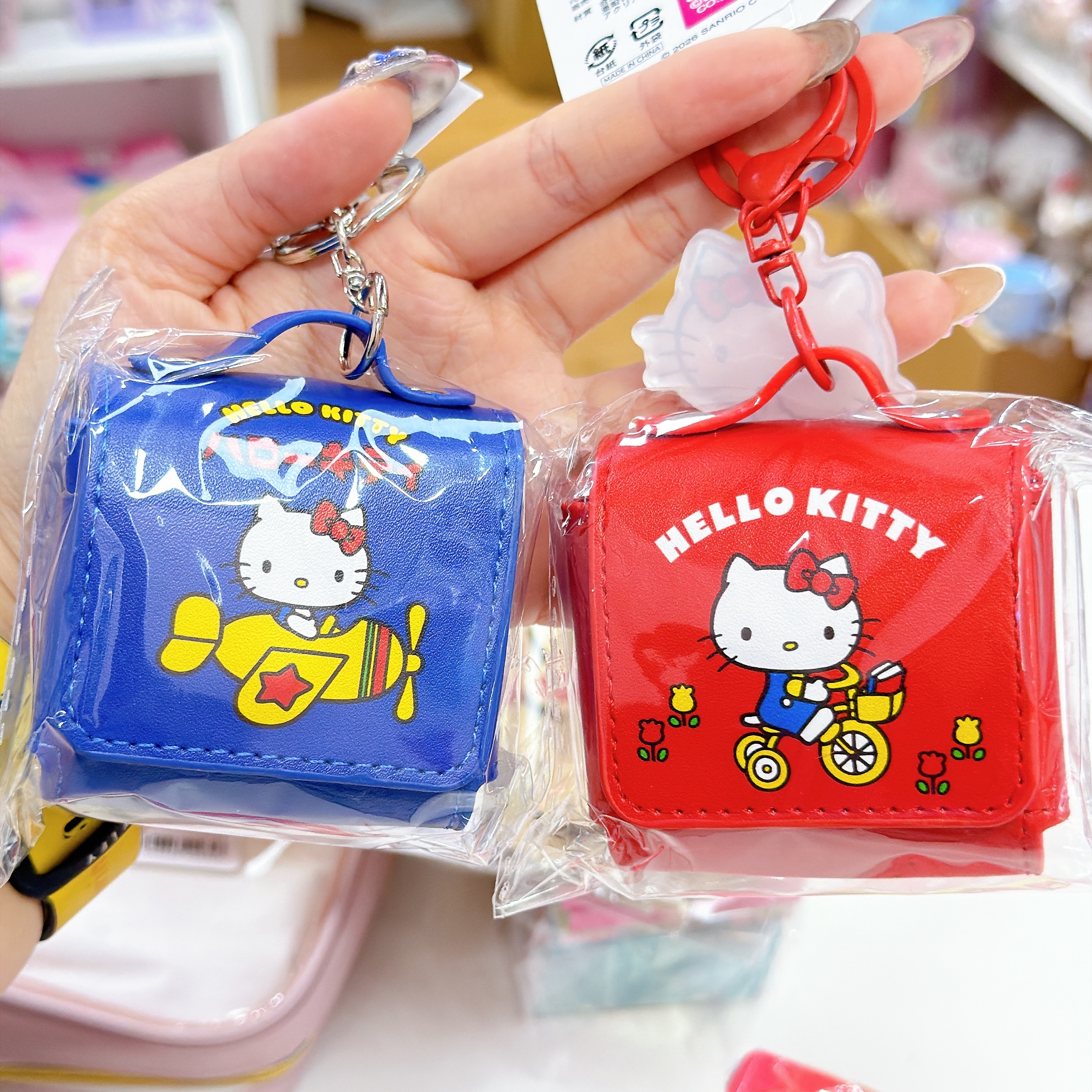 日本直送Hello Kitty復古鎖匙扣掛飾  可以放Airport