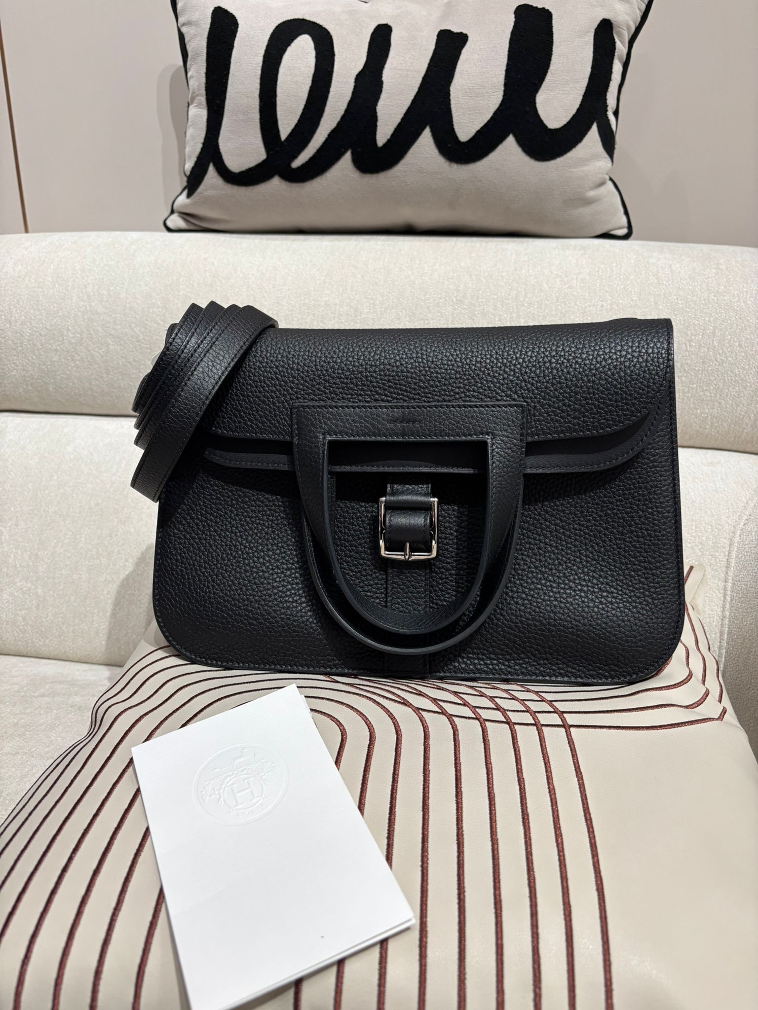 Hermes Halzan 31, STAMP U Stamp U 黑色粒粒牛皮銀扣 100%Authentic ,98%new ✅香港專門店收據✅dust bag✅box 