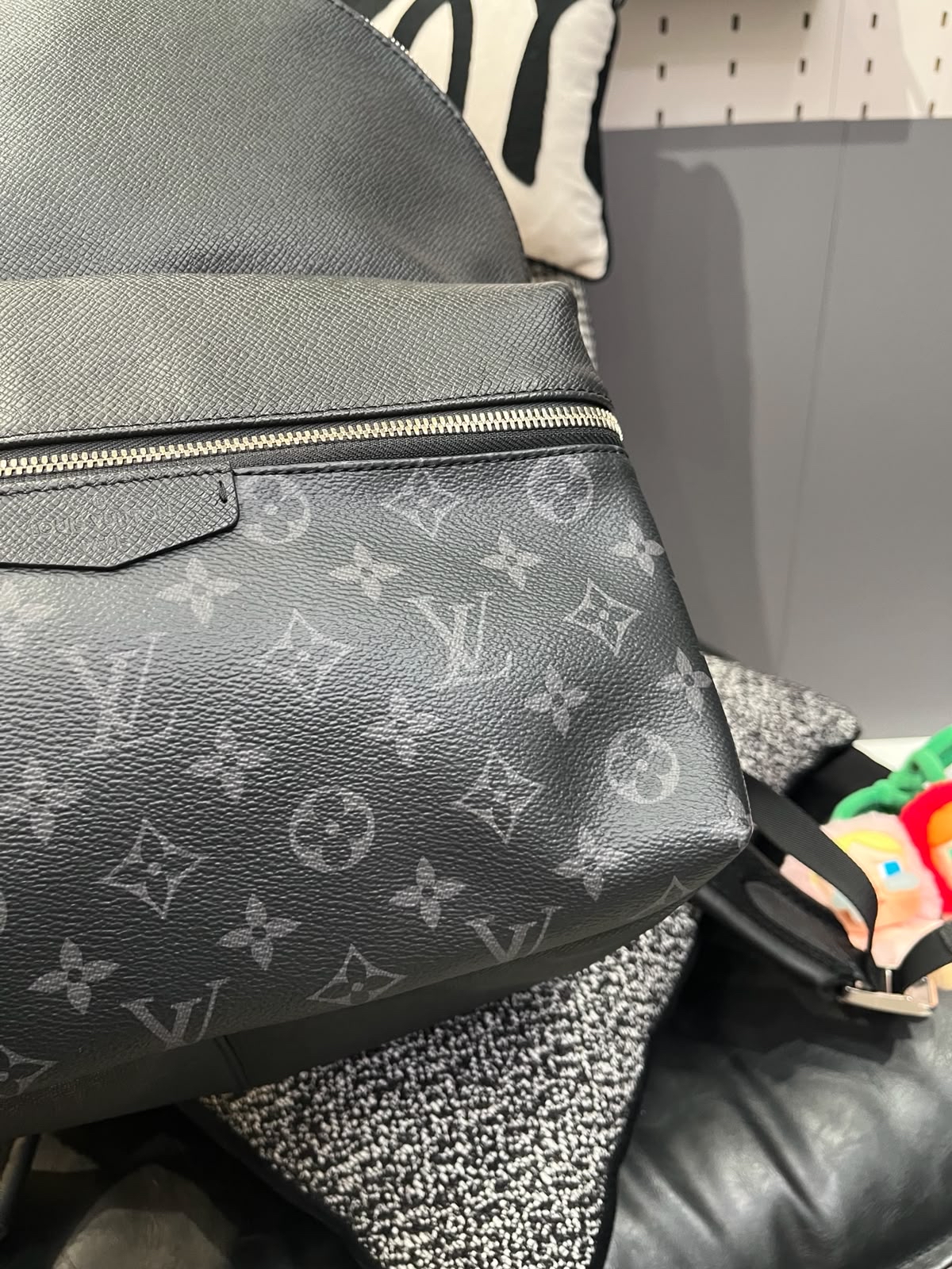 Lv Taigarama Discovery Backpack M31033 100%Authentic, 98%New ✅Dust bag
