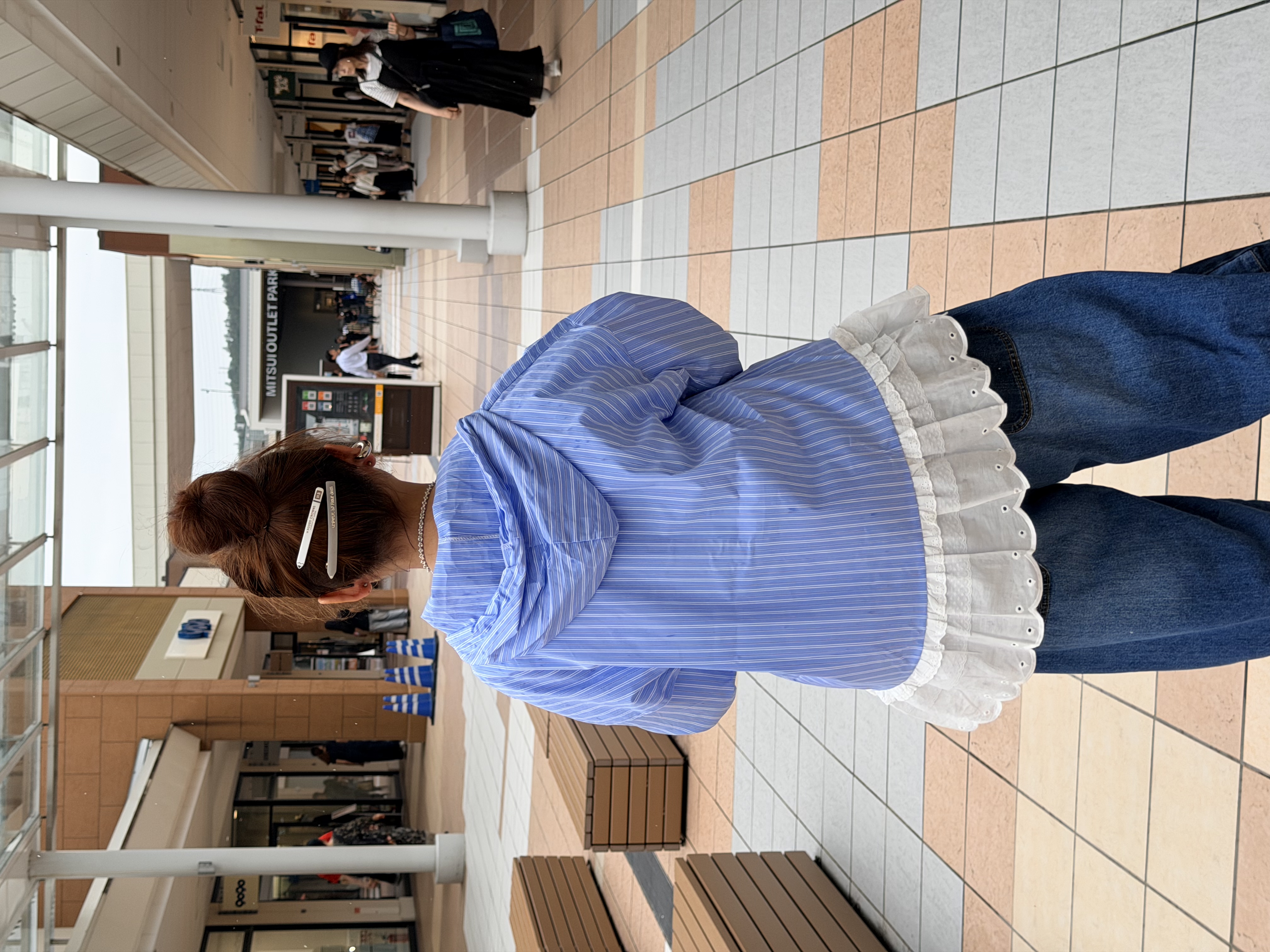 日本直間荷葉邊外套