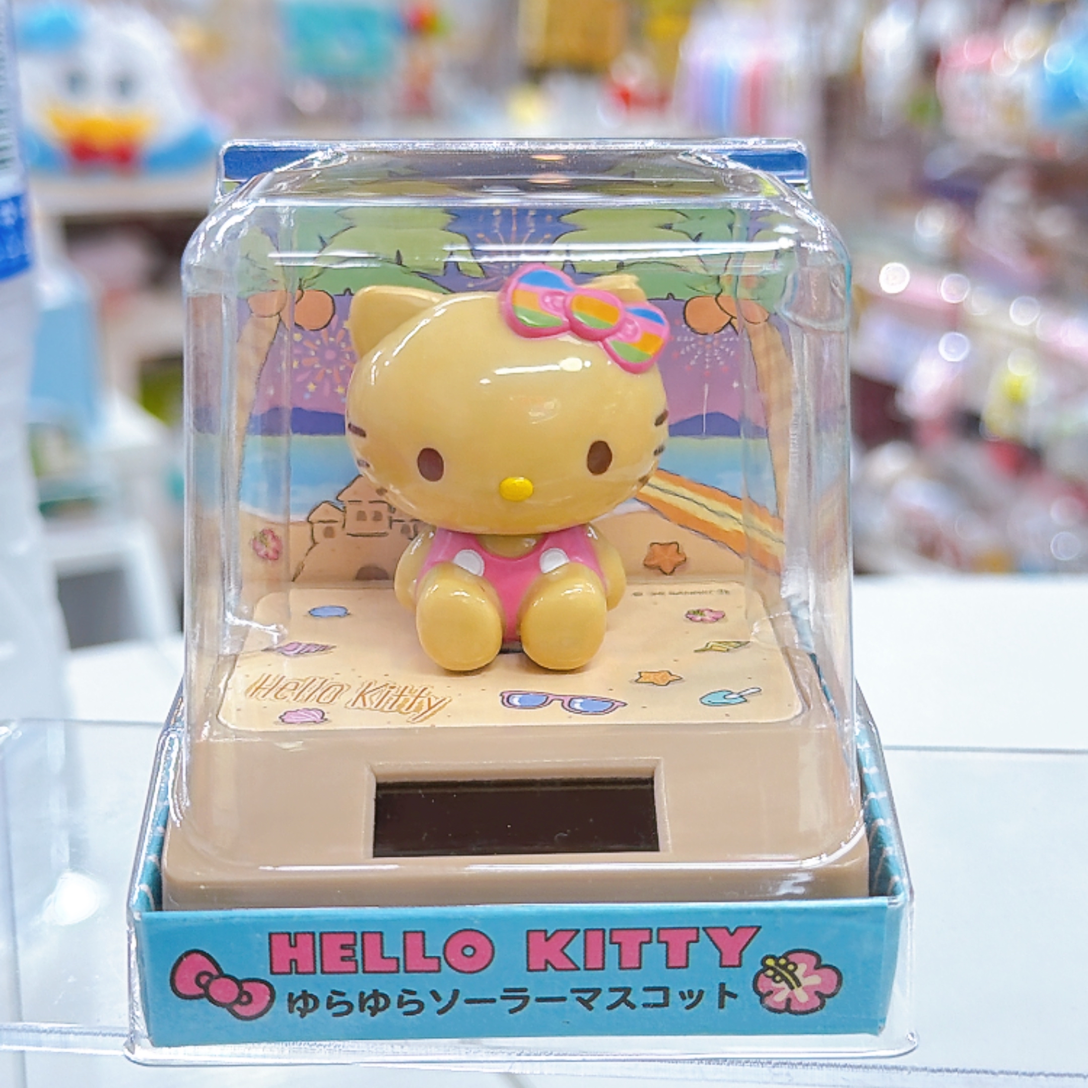  日本直送Hello Kitty太陽能搖頭擺設
