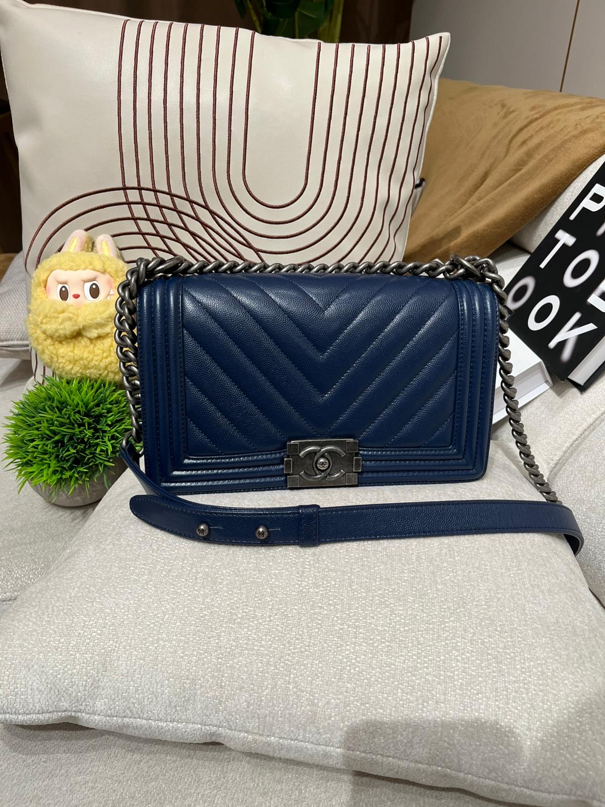 Chanel Boy 25cm 荔枝牛皮V紋復古銀扣 100%Authentic, 98%New ✅26Card✅Dust bag