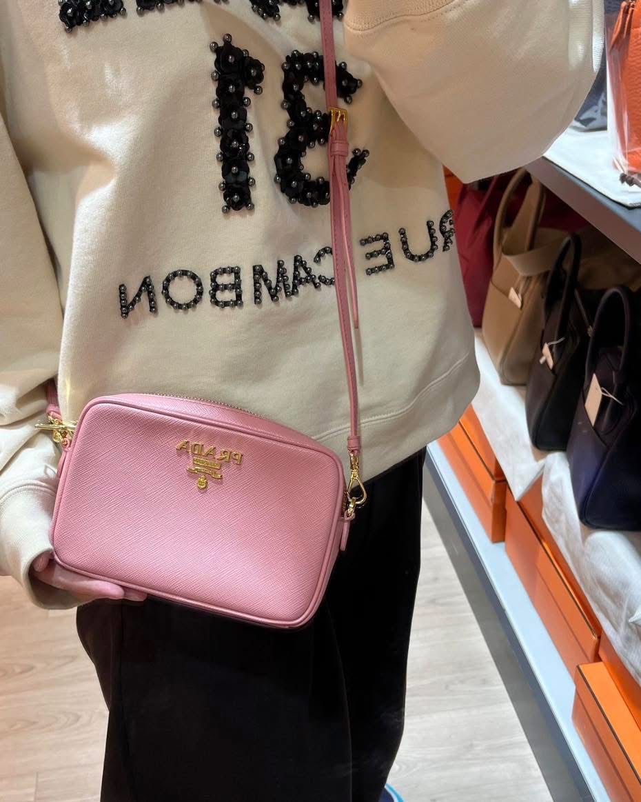 Prada camera bag牛皮斜孭袋  100%Authentic ,98%new  ✅證書✅dust bag