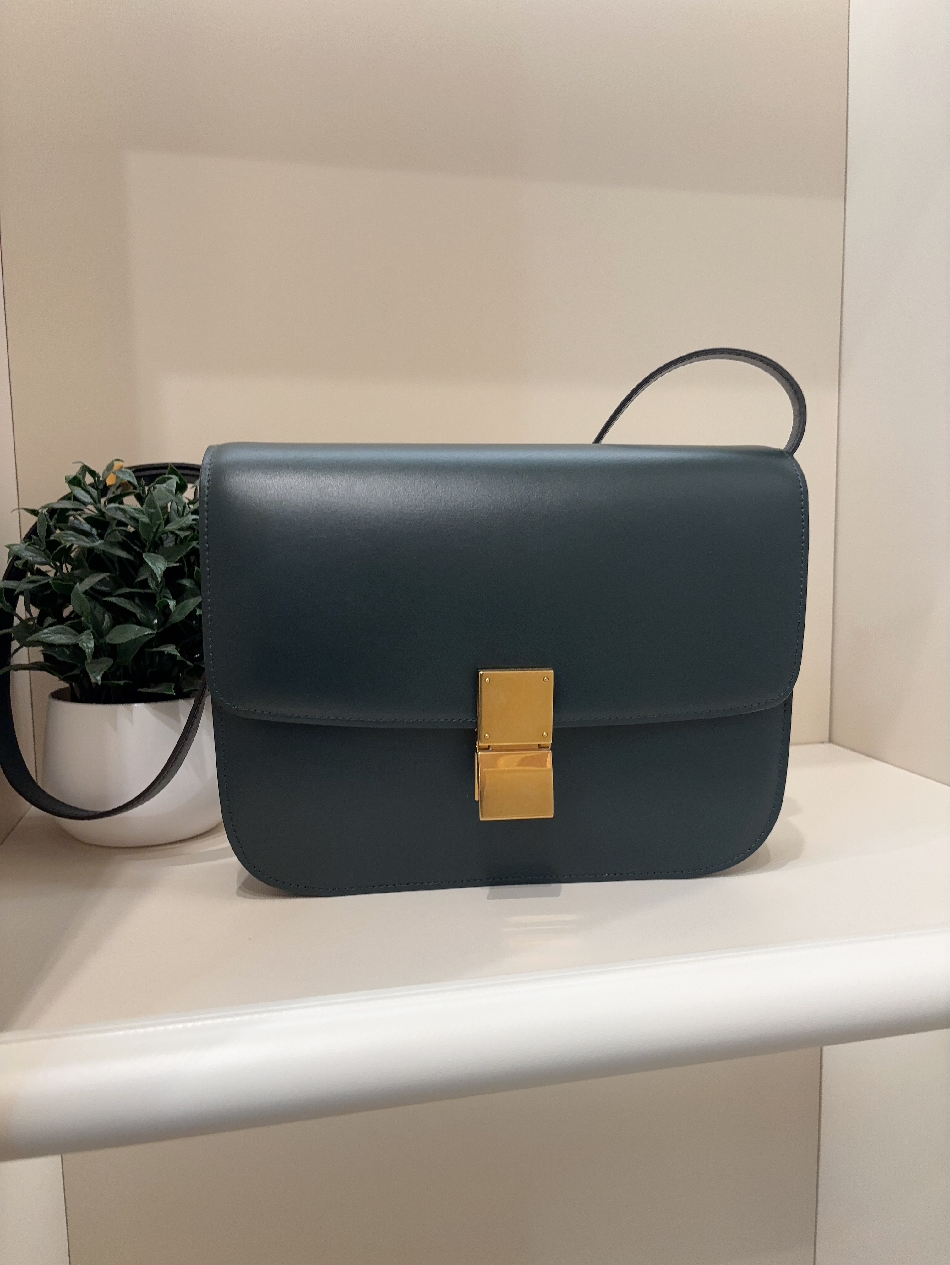 Celine classic box medium flap bag 100%Authentic 98%new✅tap booklet ✅dust bag 