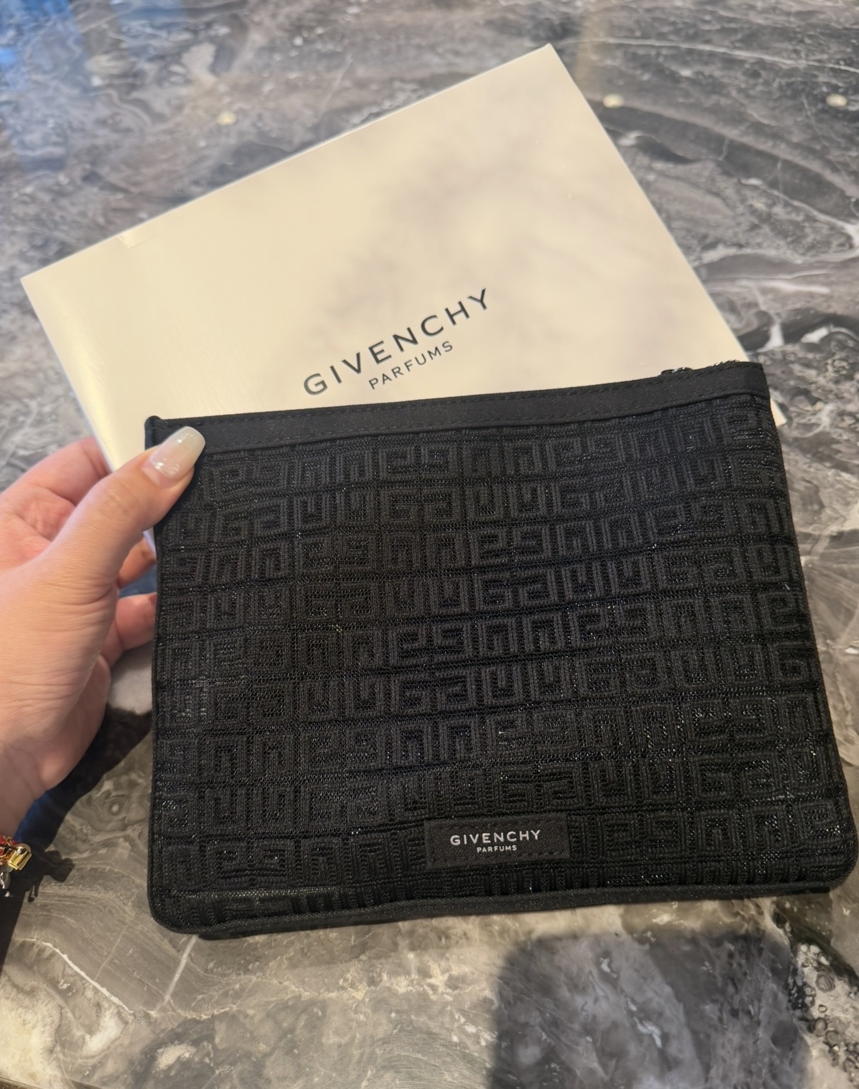 Givency 網網化妝袋