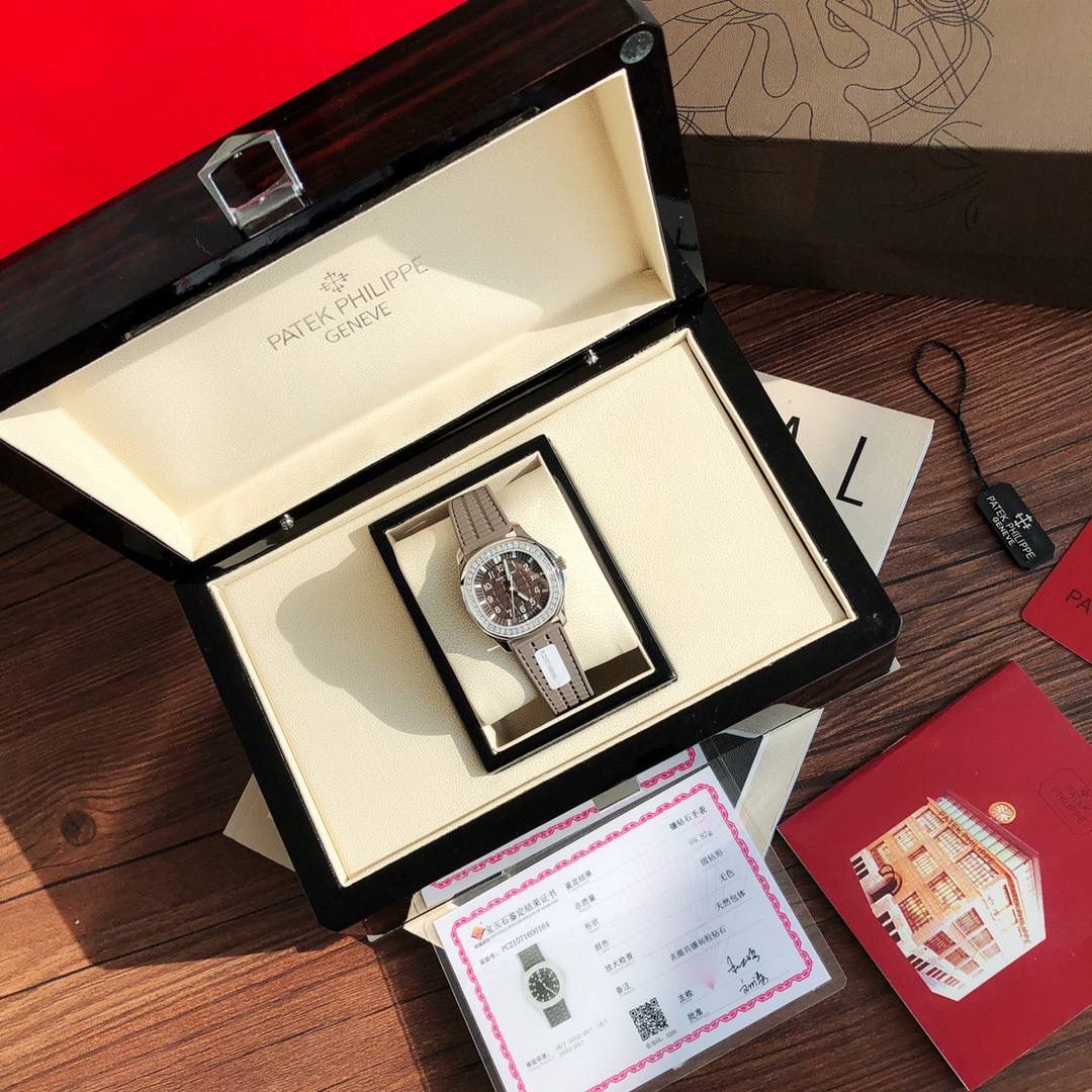 独家推出 新款百达斐丽AQUANAUT系列 专为女性设计！用最简约方式完美体现百达斐丽的精髓，融合了大胆的设计和正统的纯粹，这款腕表成为百达斐丽的旗舰产品之一！腕表完美尺寸35.6，进口精钢材质多重工艺精磨打造。原装一致厚度7.77cm。表盘镶嵌46颗 vs1.8真钻。约一克拉！ Gtc中国权威鉴定证书。百分百保证每一粒都是货真价实的真钻。可验可查询！💯💯