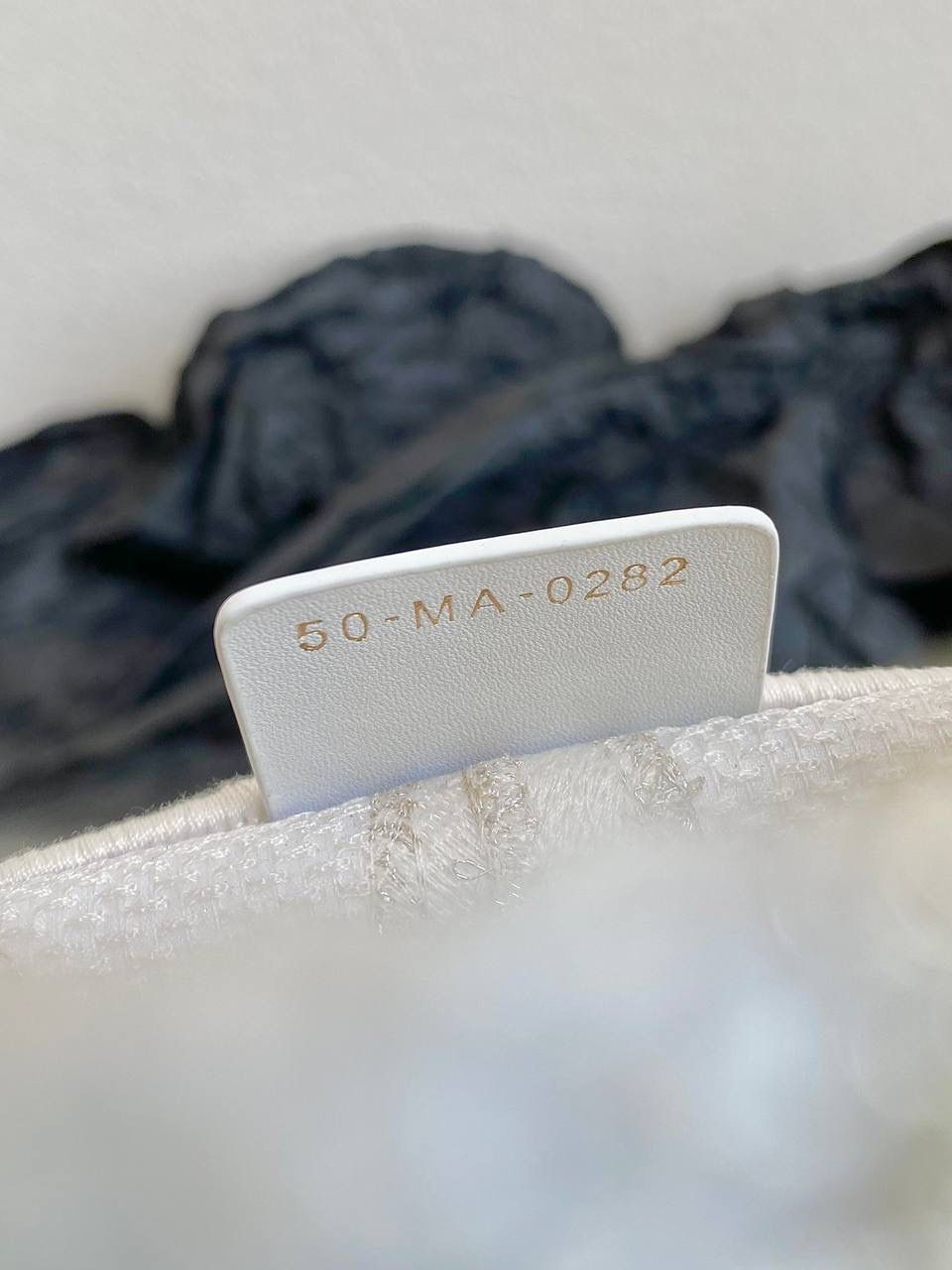 🈶金色中号 𝗖𝗗 𝗕𝗼𝗼𝗸 𝗧𝗼𝘁𝗲 23圣诞限定🎄 今年的无限梦境主题也太戳了！ 如星光璀璨，如宇宙般浩瀚 中间的星星宛如从海中诞生的维纳斯💕🥰 太有视觉冲击力了，神秘而梦幻 像我们每个人都是星辰～ 浪漫到极致，这系列很难不买啊 36×27×16cm