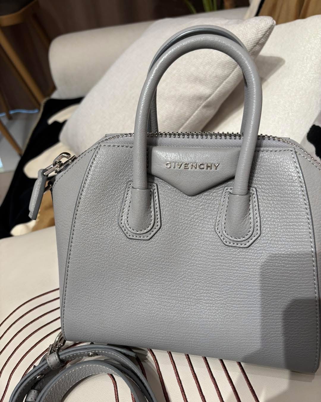 GIVENCHY Antigona Mini 2 way bag 100%Authentic ,98%new