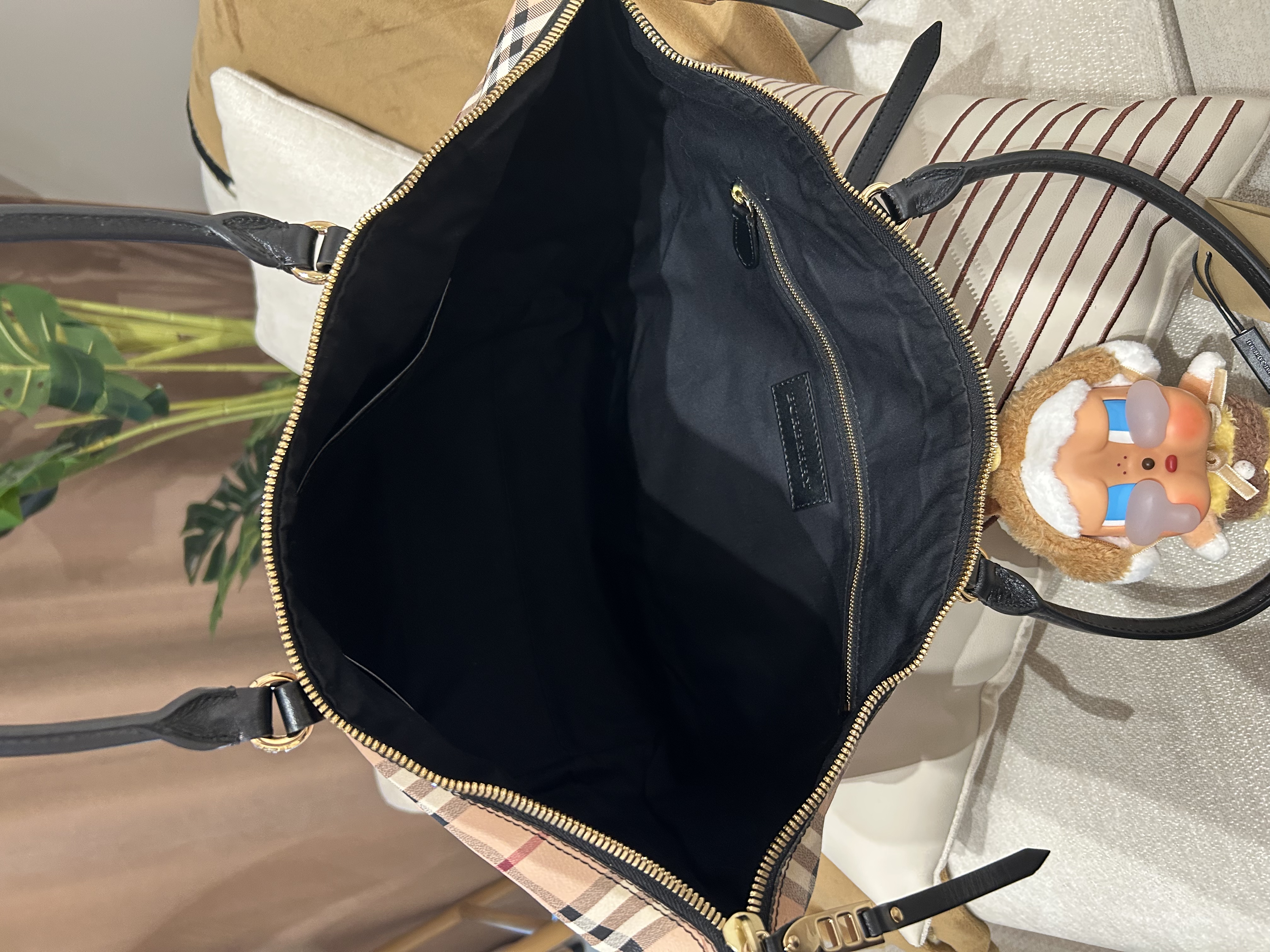 Burberry Tote Bag 100%Authentic, Unused ✅Tag✅Dust bag