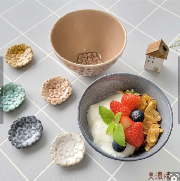 日本美濃焼浮雕花卉圖案植物陶碗