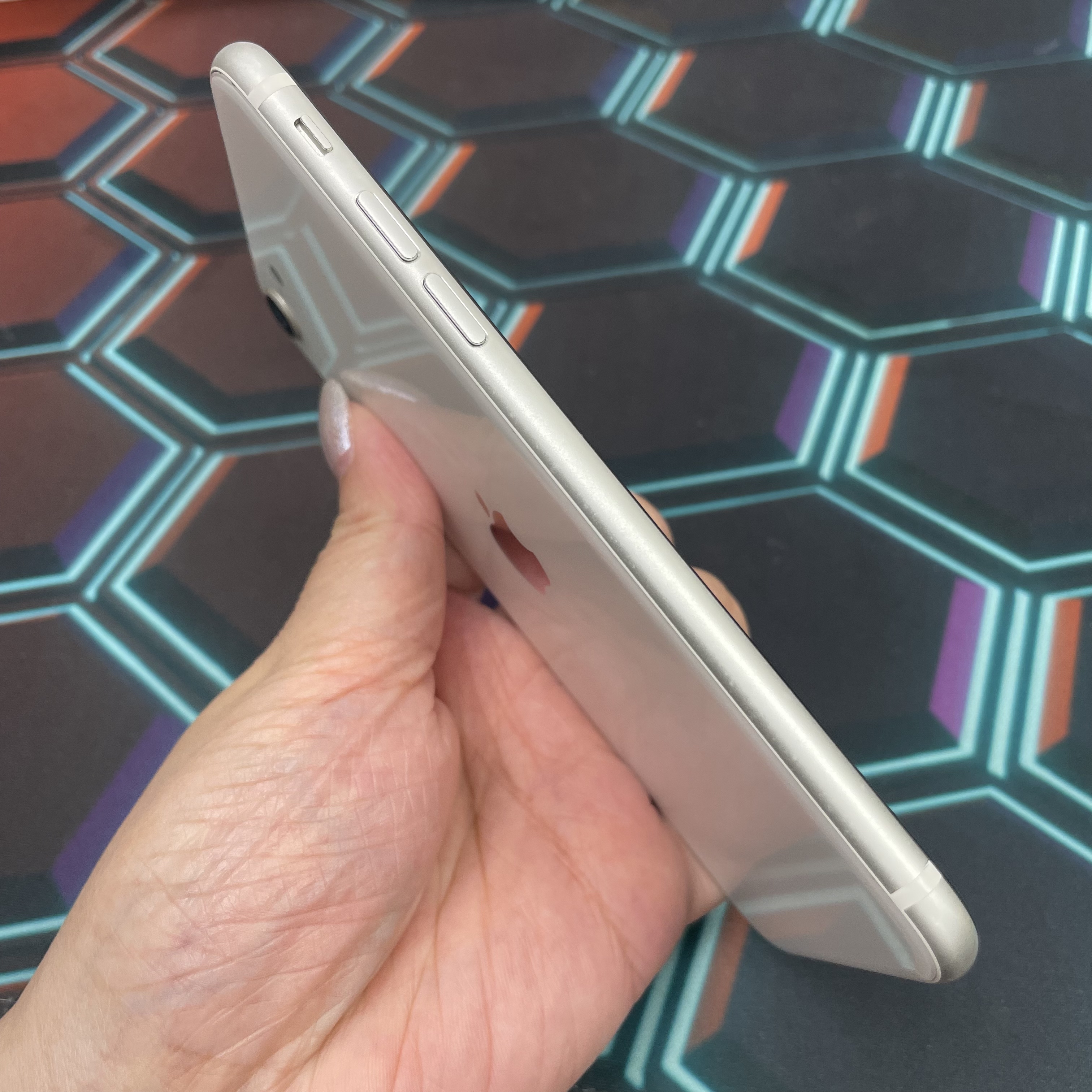 *7033 SE 2 勁靚機 128GB 電81 白色 white