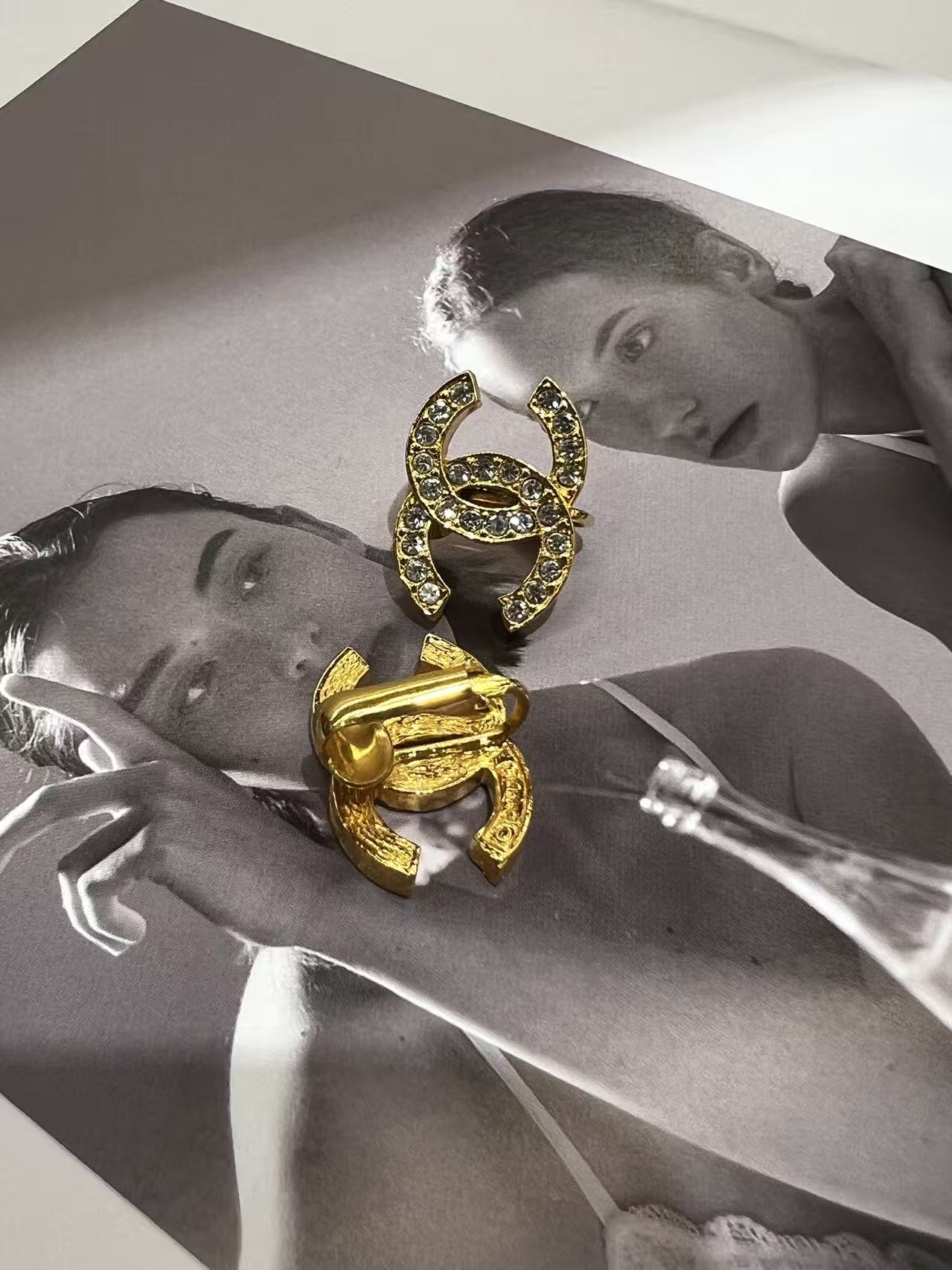 Chanel 復古水鑽耳環