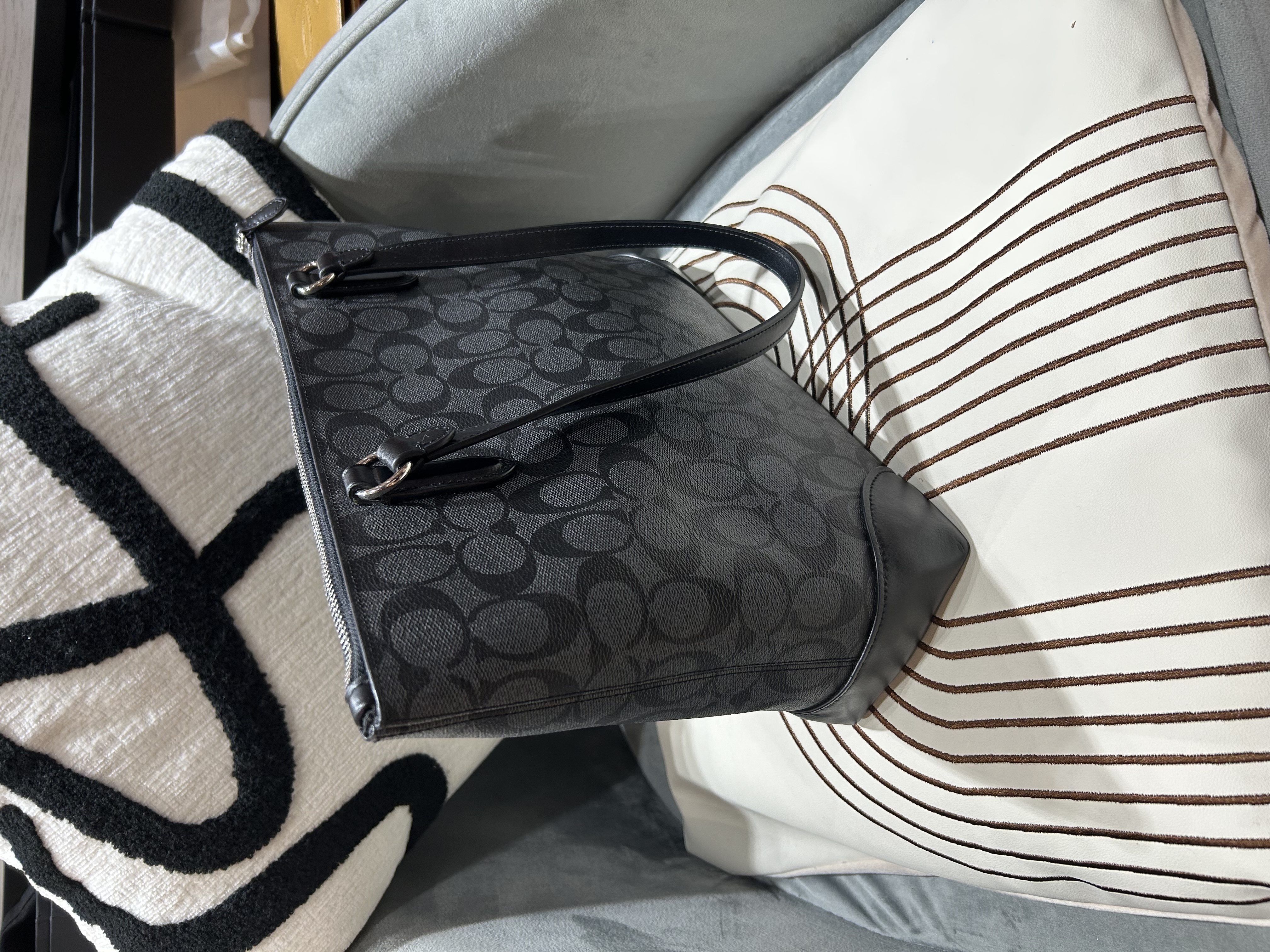 Coach tote bag shoulder bag Black 100%Authentic ,95%new