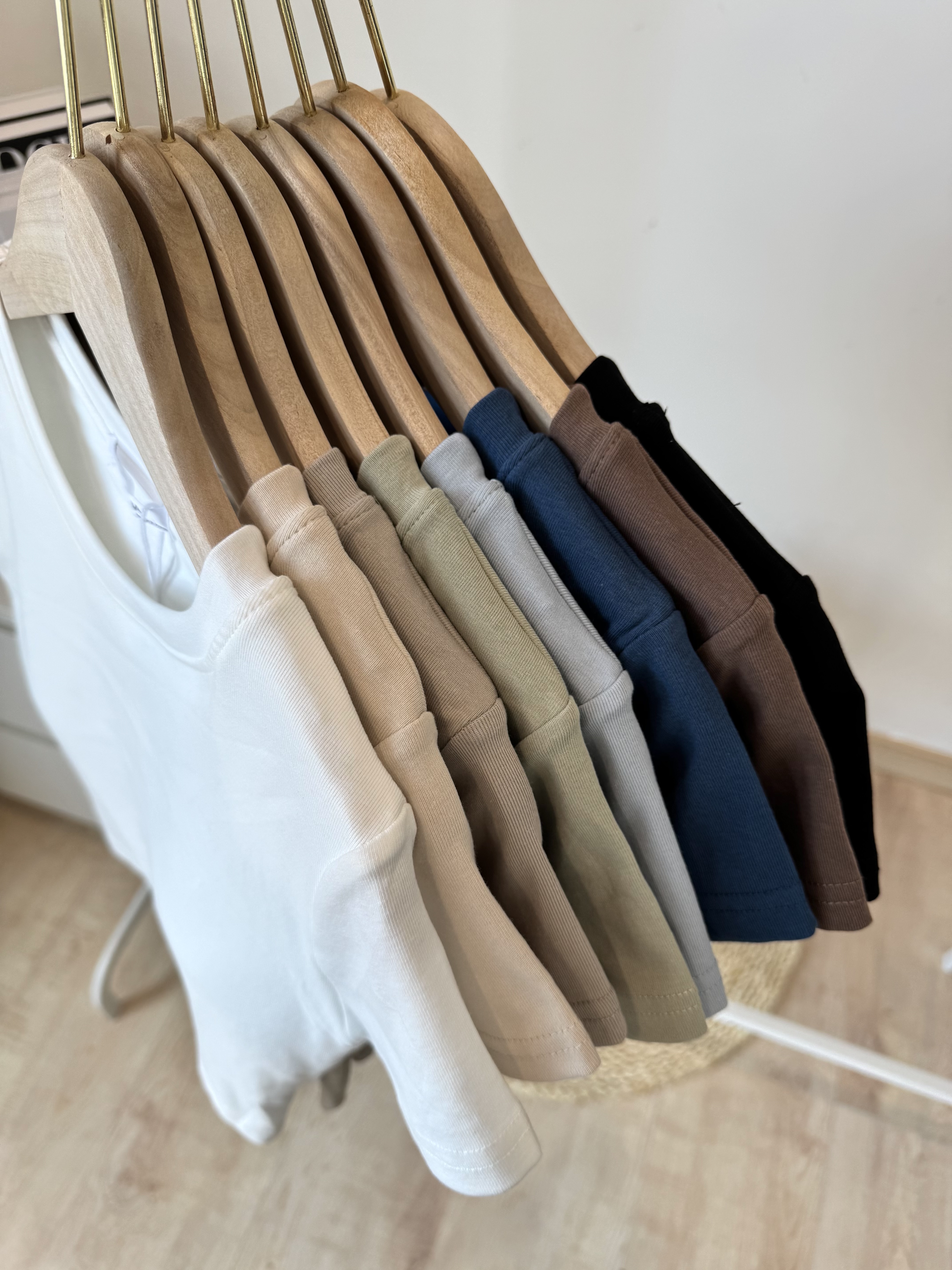 【跑量福利价】Jelly Buny Daily Plain Padded Crop Tee (Removable) 自带胸垫果冻纯色短款Tee(胸垫可拆卸) 【 8 Colours 】