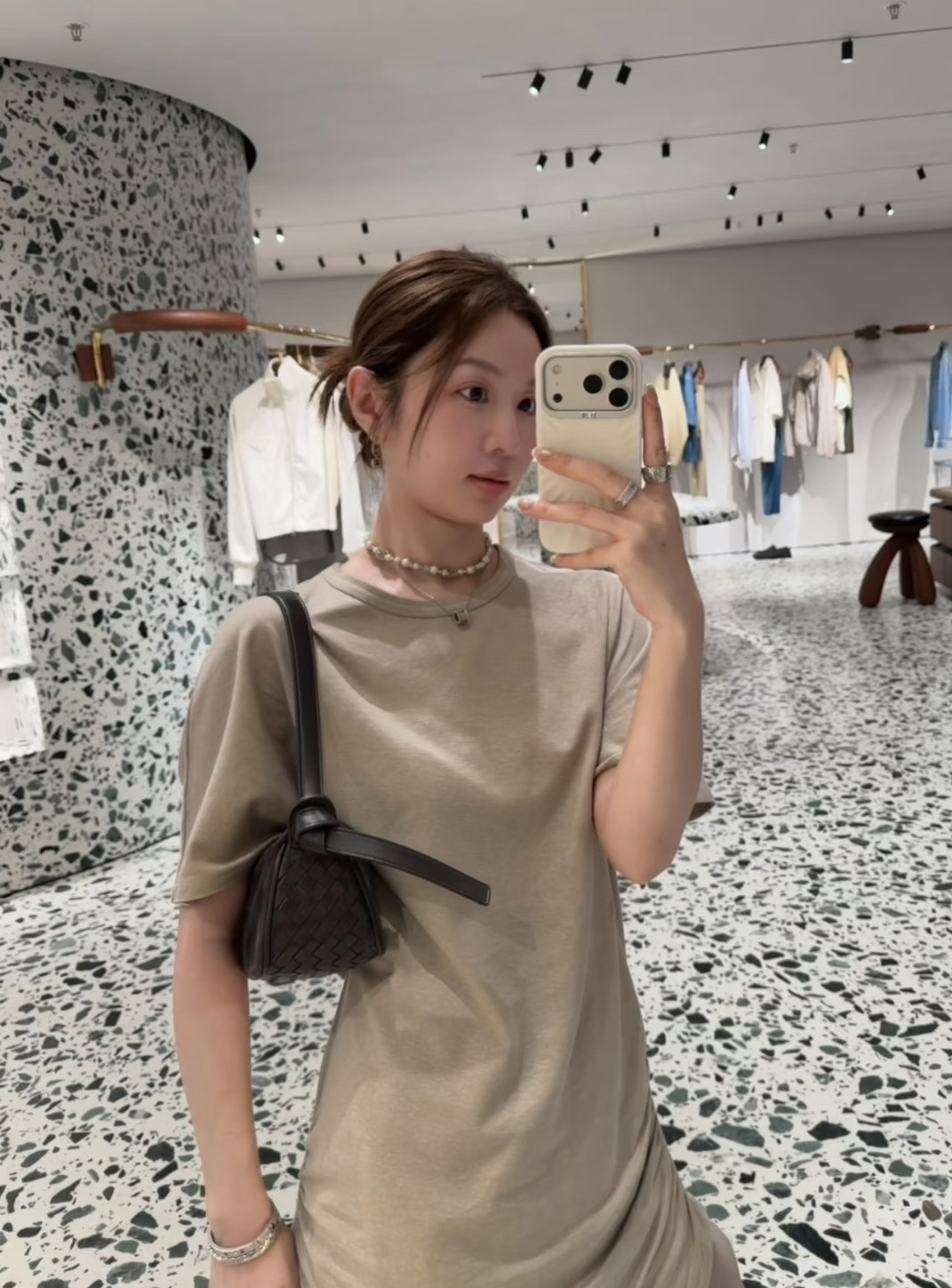指定款式限時優惠❣️訂貨🍒BV Nodo shoulder bag  低調的編織格係袋側 ~ Size 23x10x10cm  Color: Espresso