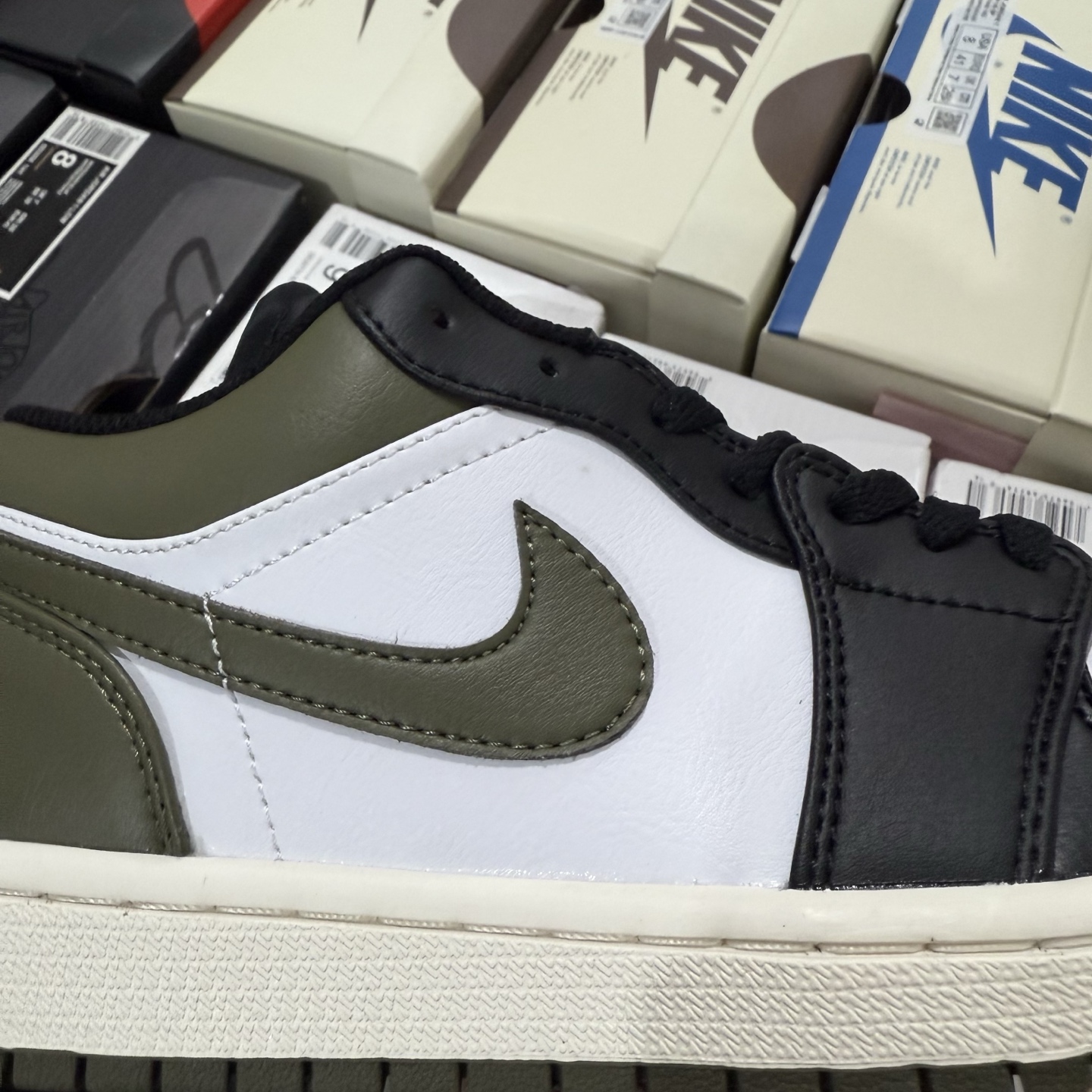 Nike Air Jordan 1 Low 553558-092