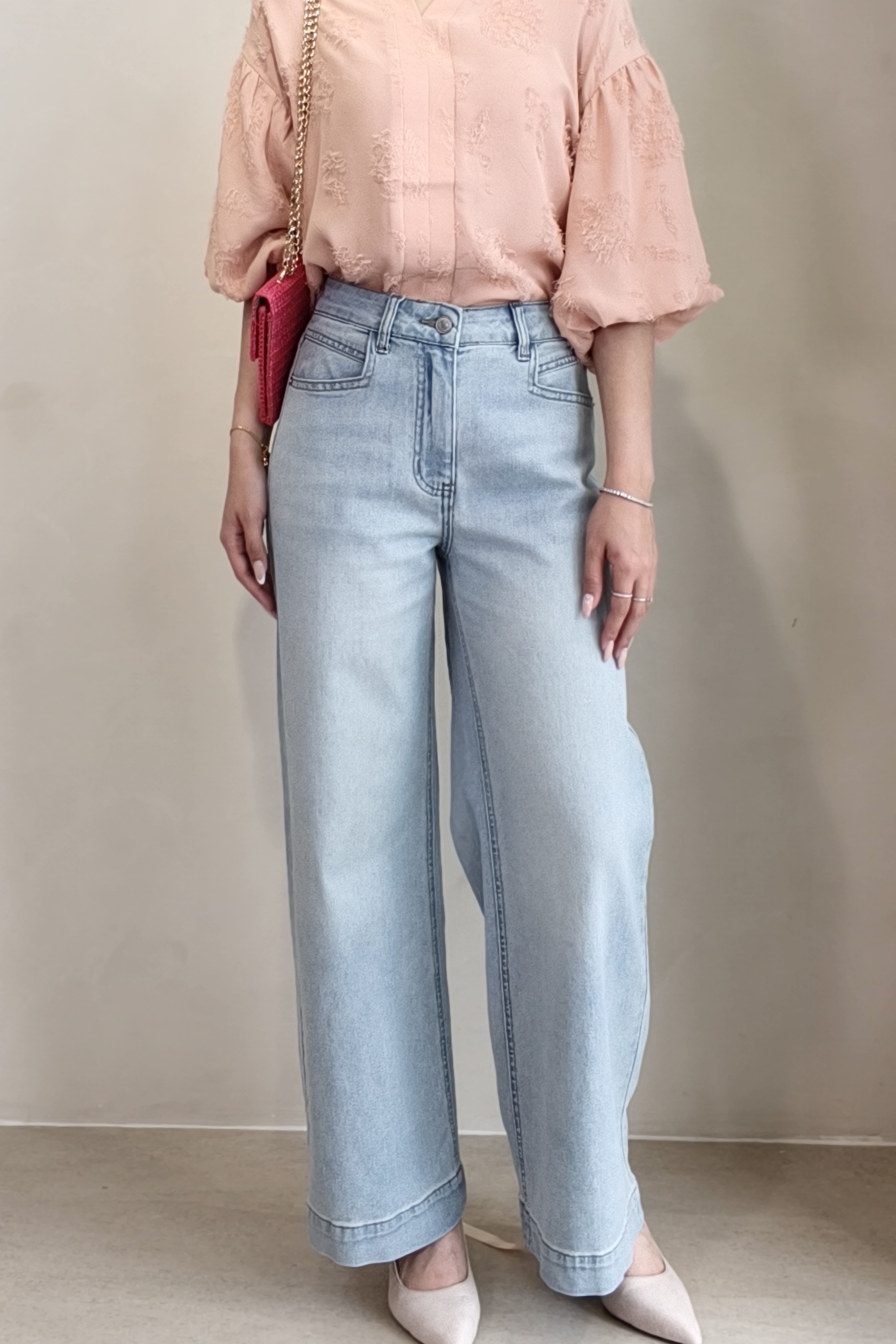 739142 High-Waist Light Wash Wide Leg Jeans