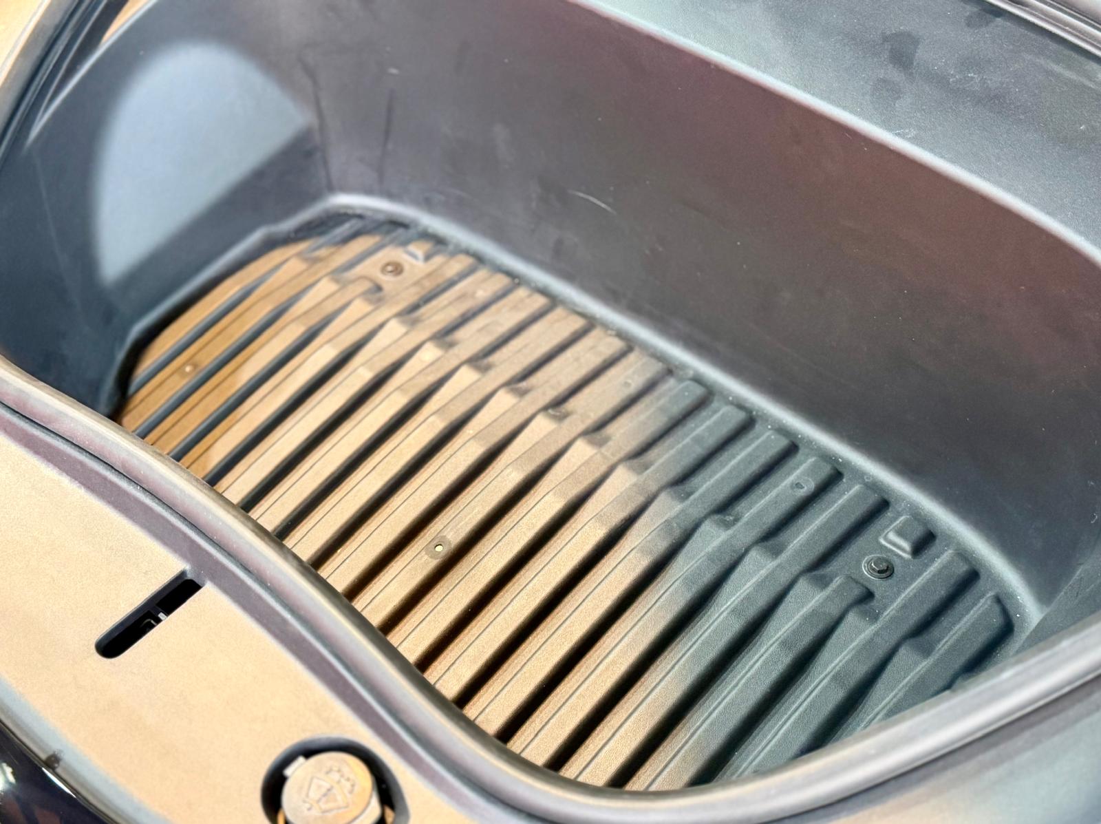 TESLA Model 3 Highland Performance 2024